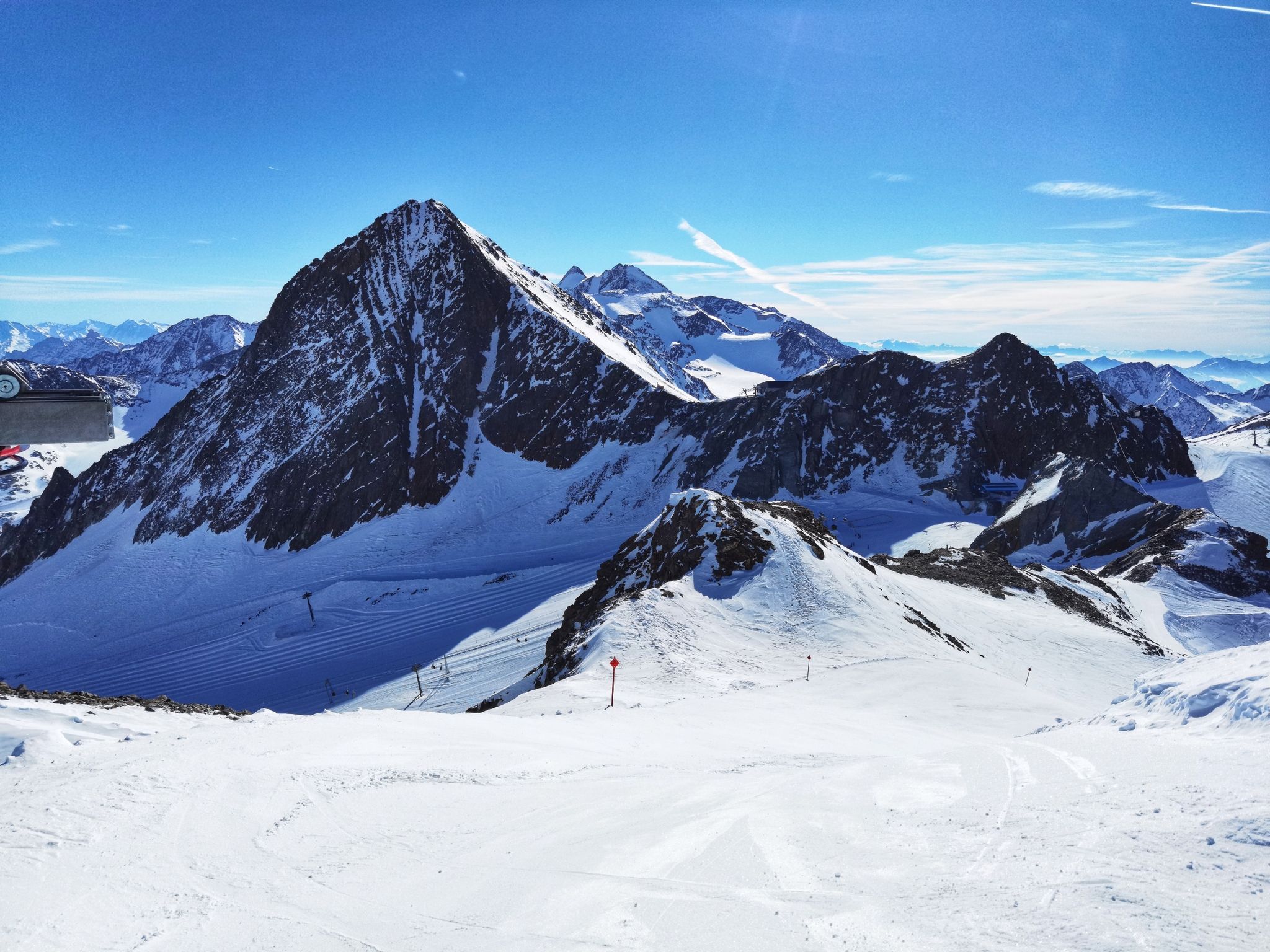 Ein Blick Auf Die Skipisten Am Stubaier Gletscher. (Archivbild)