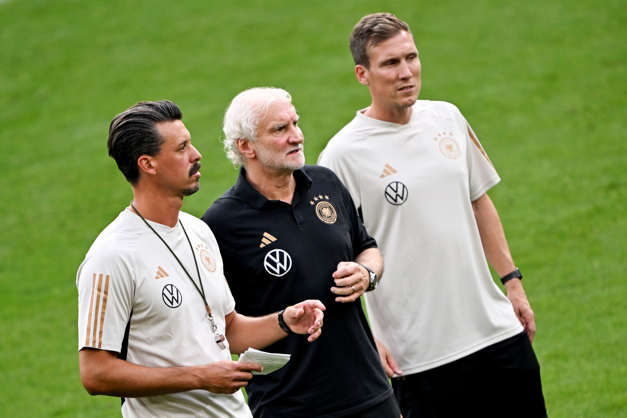 Rudi Völler (M), Sandro Wagner (l) Und Hannes Wolf Werden Das DFB-Team Gegen Frankreich Betreuen.