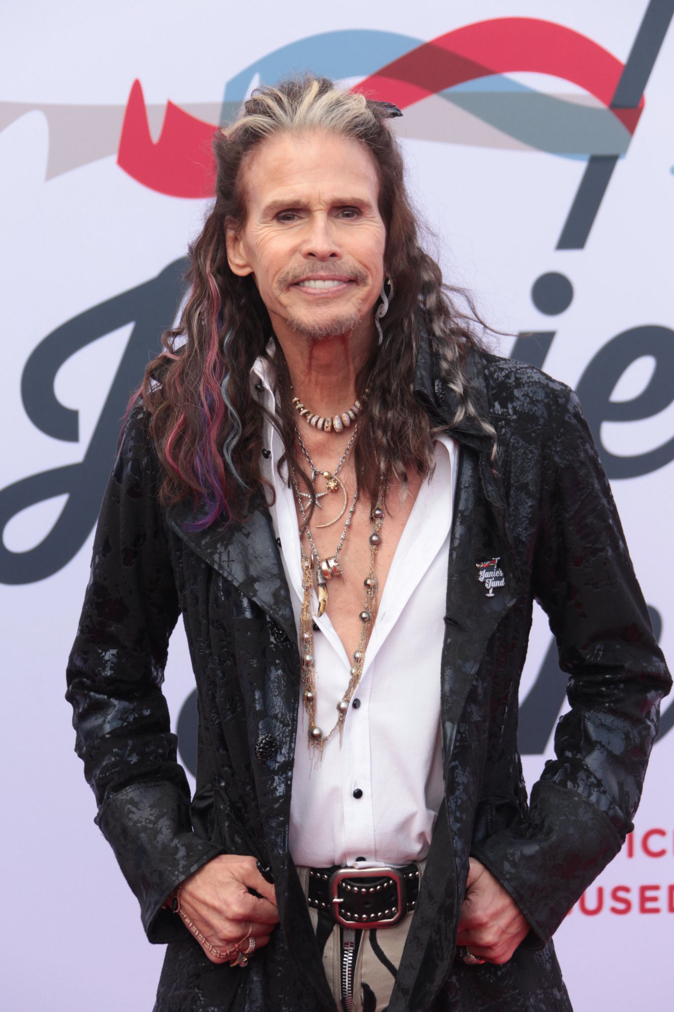 Musiker Steven Tyler Hat Eine Stimmbandverletzung Erlitten. Die Tournee Von Aerosmith Muss Nun Unterbrochen Werden.