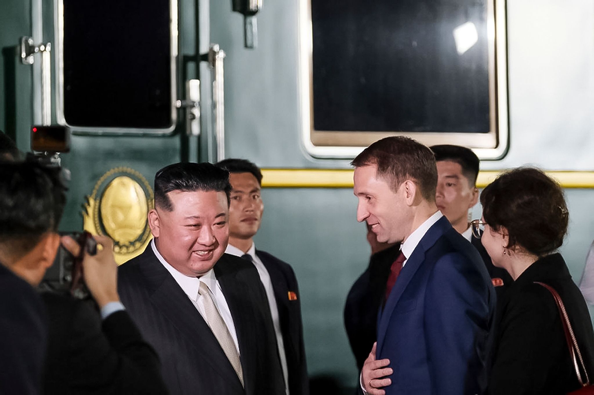Das Videostandbild, Das Auf Dem Telegramm-Kanal Des Russischen Ministeriums Für Natürliche Ressourcen Und Ökologie Veröffentlicht Wurde, Zeigt Kim Jong Un Und Den Russischen Umweltminister Alexander Koslow In Chassan.