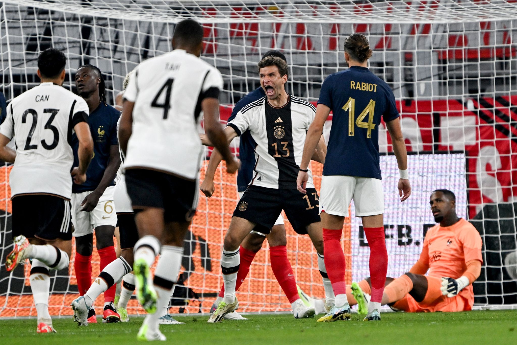 Thomas Müller (M) Erzielte Das Tor Zum 1:0.