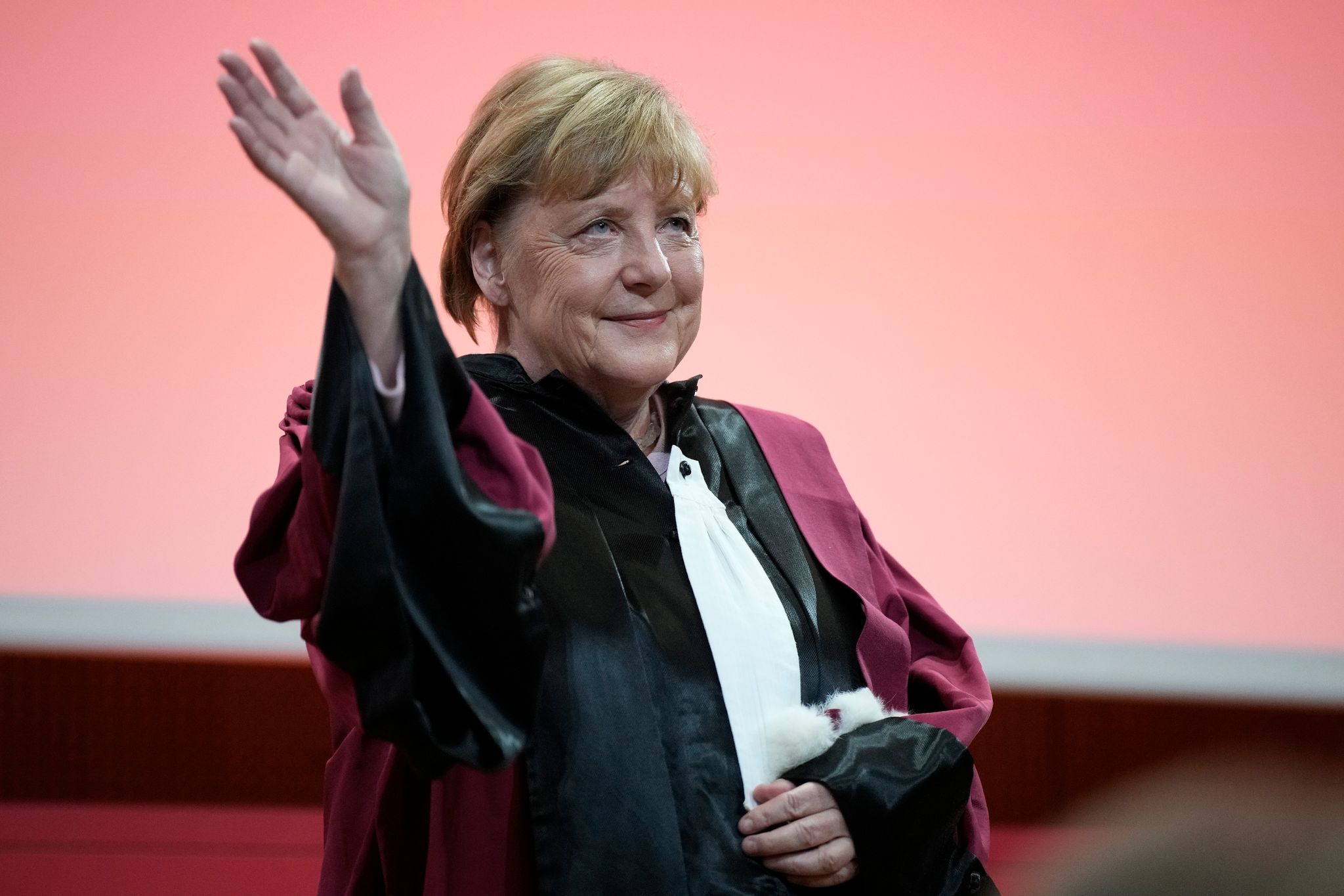 Ex-Bundeskanzlerin Angela Merkel Hat Erst Kürzlich Die Ehrendoktorwürde Erhalten. Jetzt Feierte Sie Erneut Ihr Abitur.