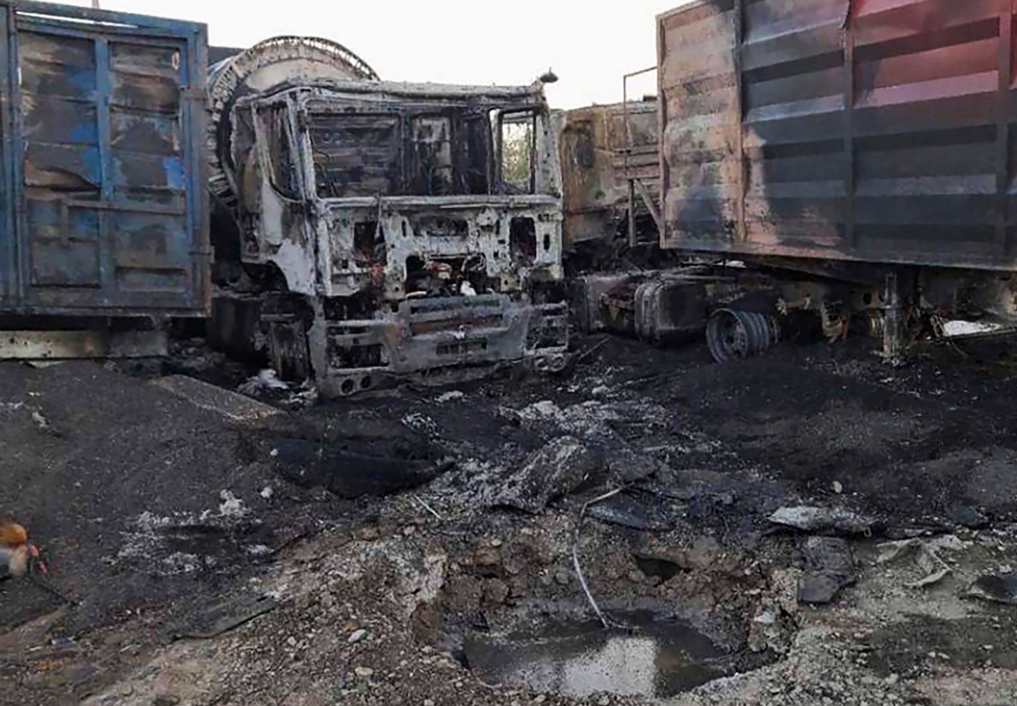 Verbrannte Lastwagen Nach Russischen Drohnenangriffen Im Raum Odessa In Der Südukraine.