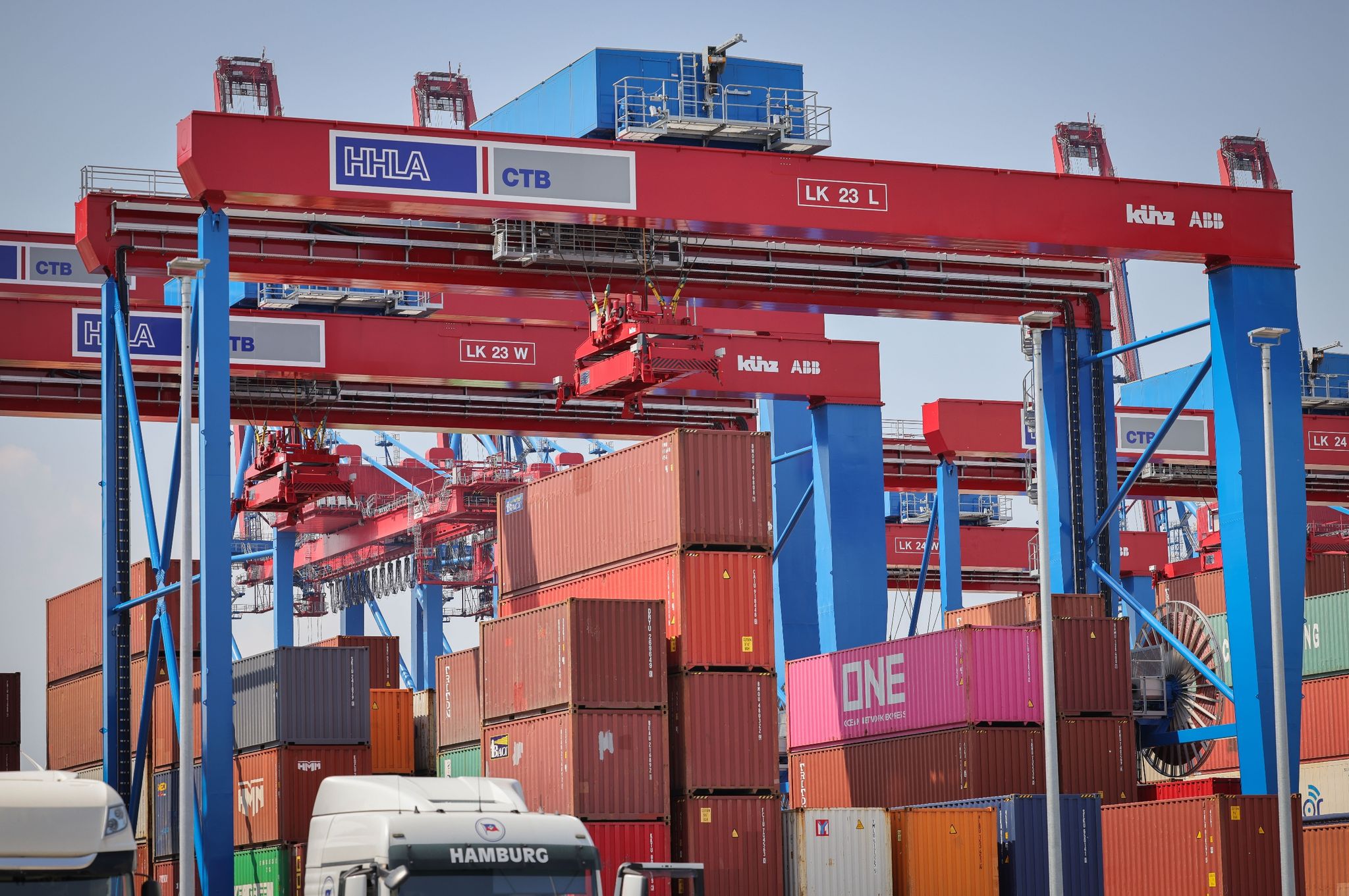 Neue Elektrische Lagerblöcke Am Container Terminal Burchardkai Der Hamburger Hafen Und Logistik AG (HHLA).