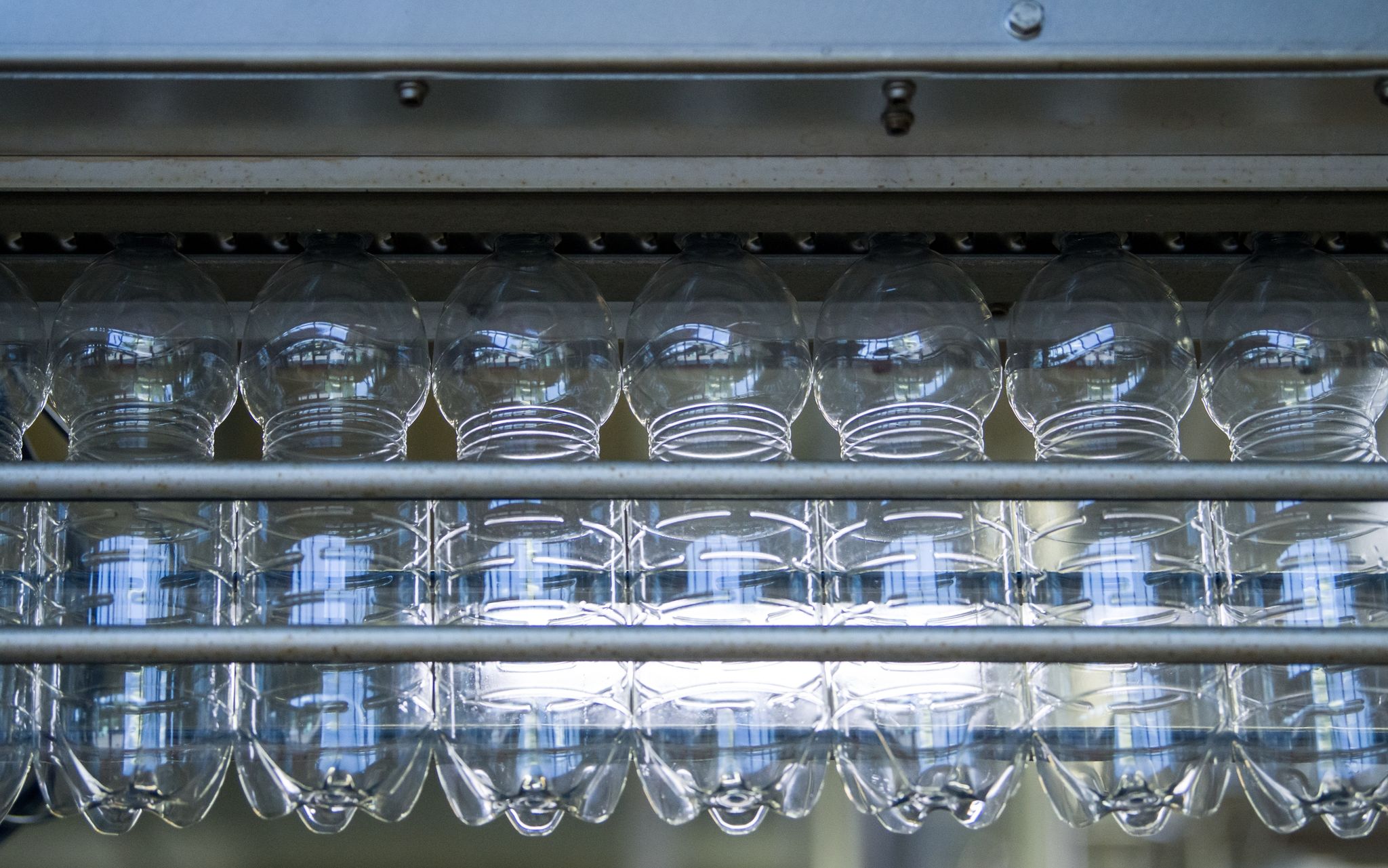 Bisphenol A Ist Eine Synthetische Chemikalie, Die Beispielsweise In Plastikflaschen Und Konservendosen Verwendet Wird, Aber Auch In Trinkwasserleitungen.
