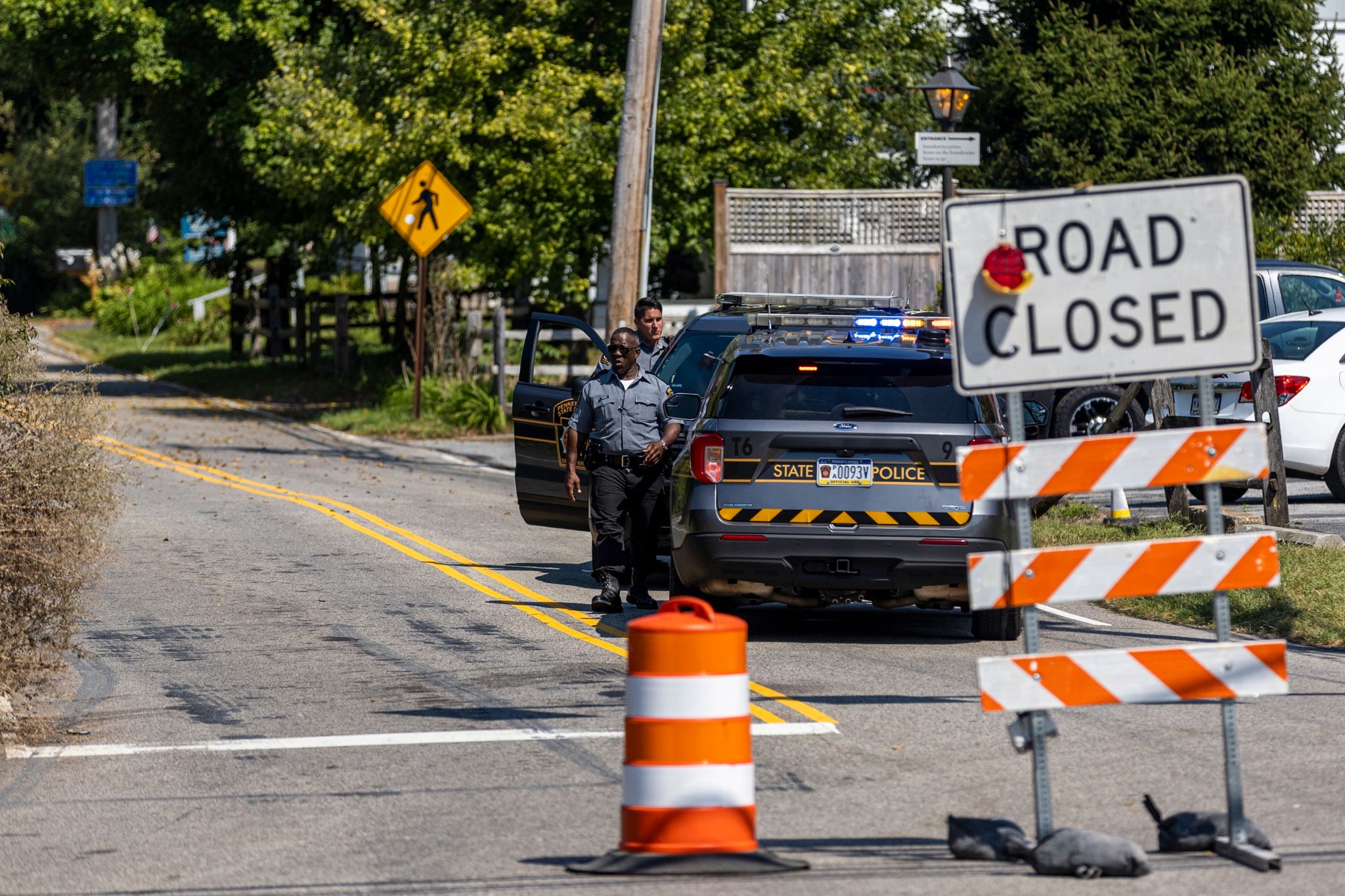 Beamte Der Pennsylvania State Police Während Der Suche Nach Dem Entflohenen Häftling.