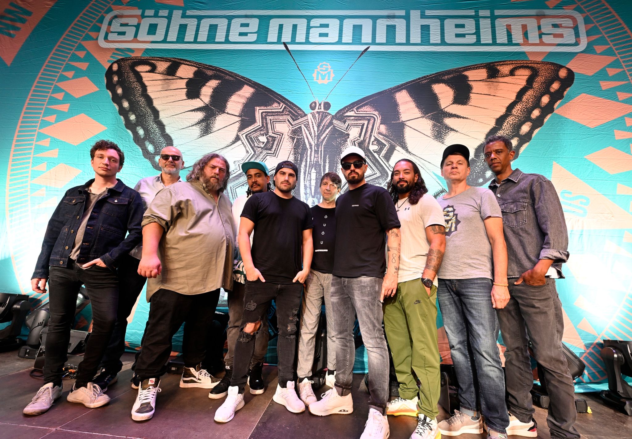Das Erste Studioalbum Der Söhne Mannheims Seit Jahren, «Kompass», Rüttelt Durch Ein Bedingungsloses Eintreten Für Den Frieden Auf.