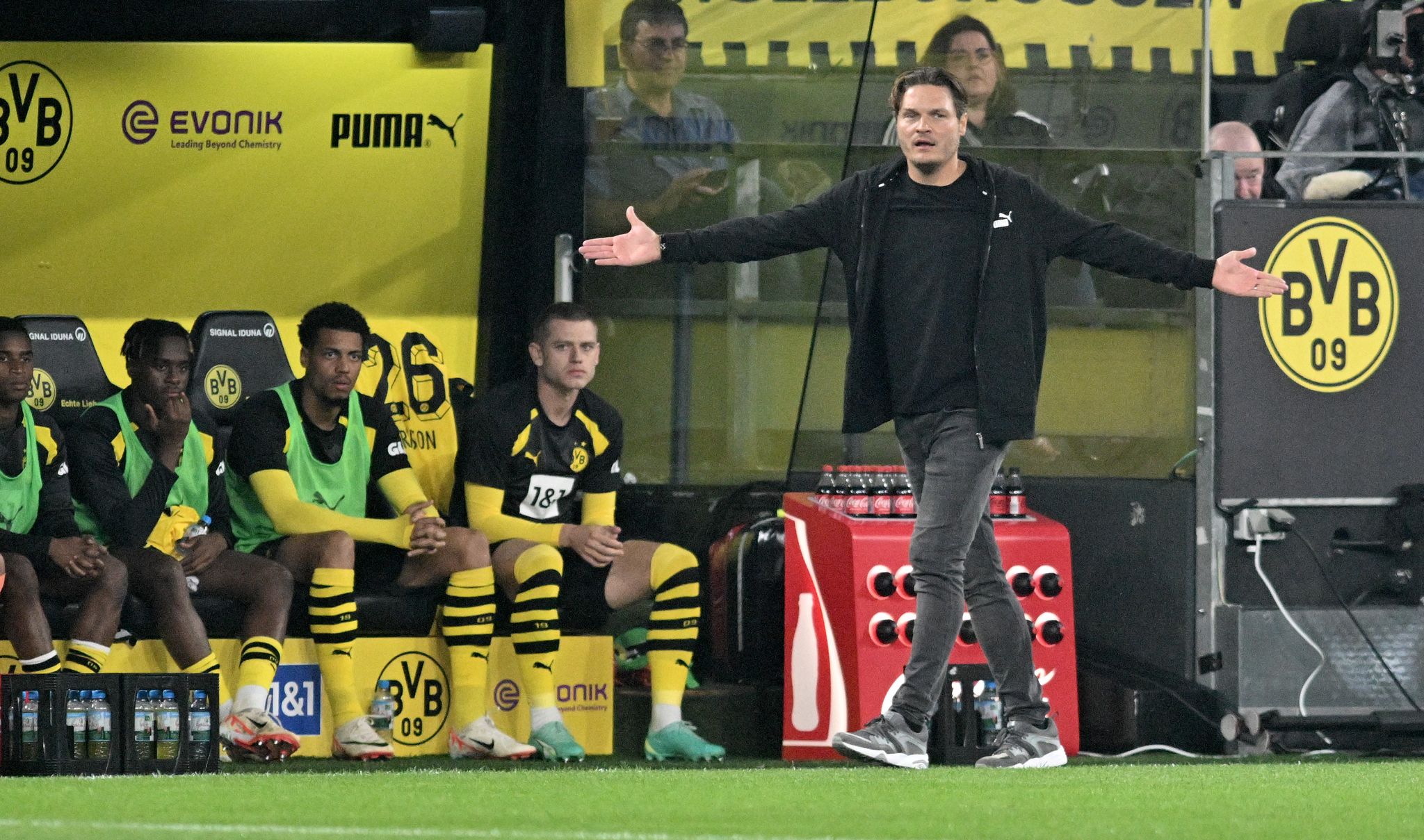 BVB-Coach Edin Terzic Steht Nach Dem Fehlstart In Die Neue Saison Unter Druck.
