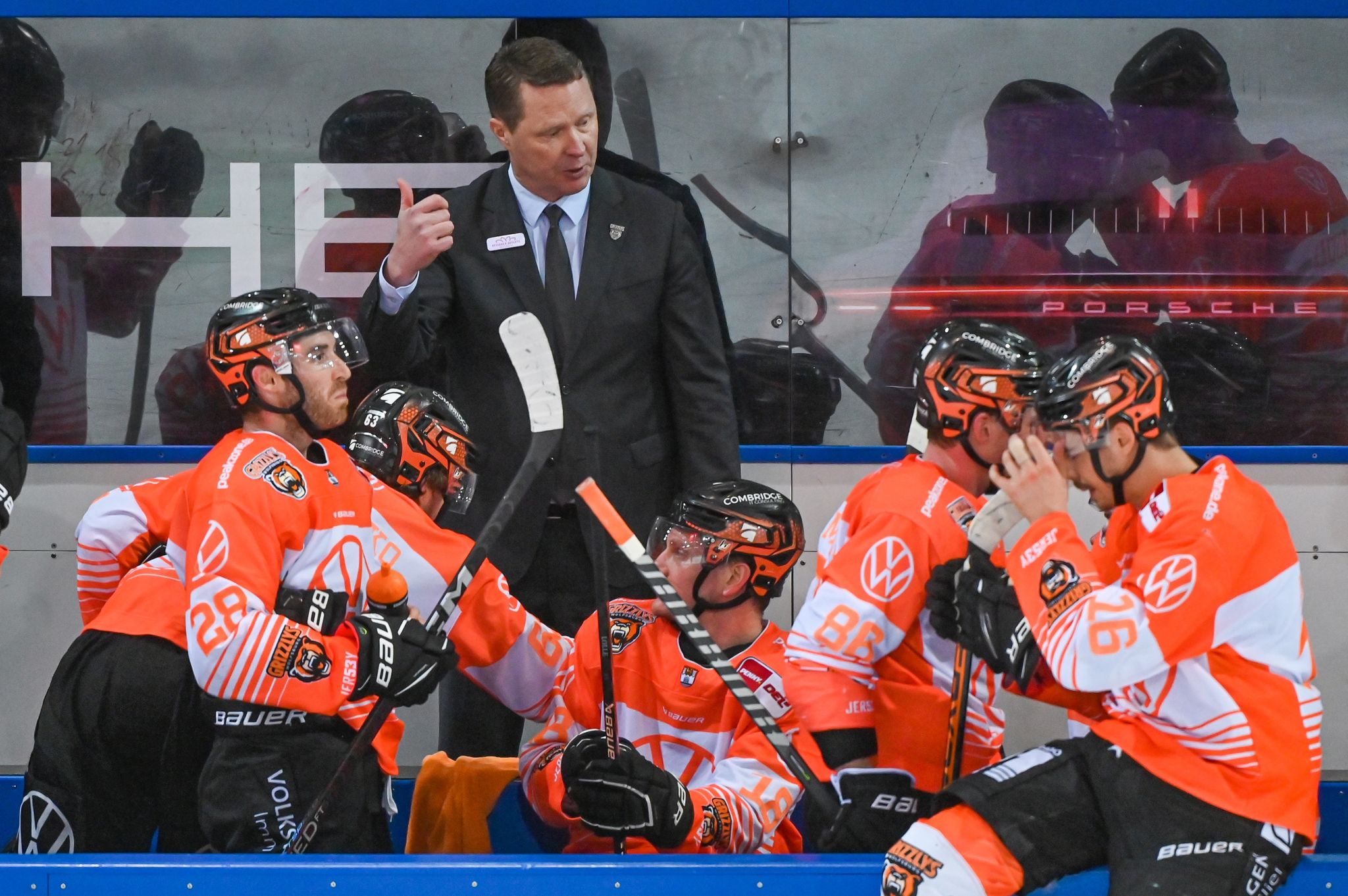 Premiere Im Eishockey: Wolfsburg Lässt Medien In Kabine
