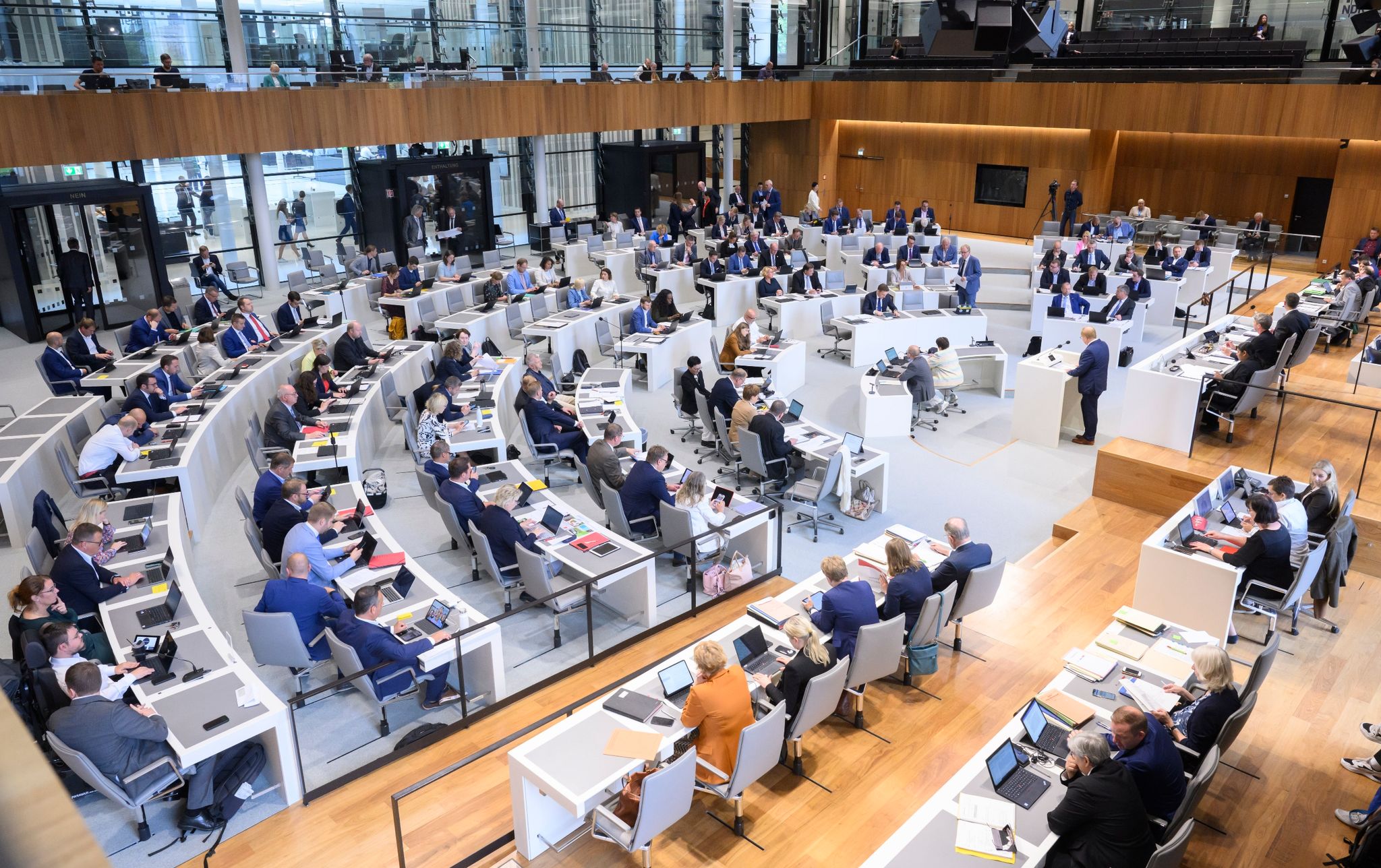 Die Abgeordneten Sitzen Im Niedersächsischen Landtag.