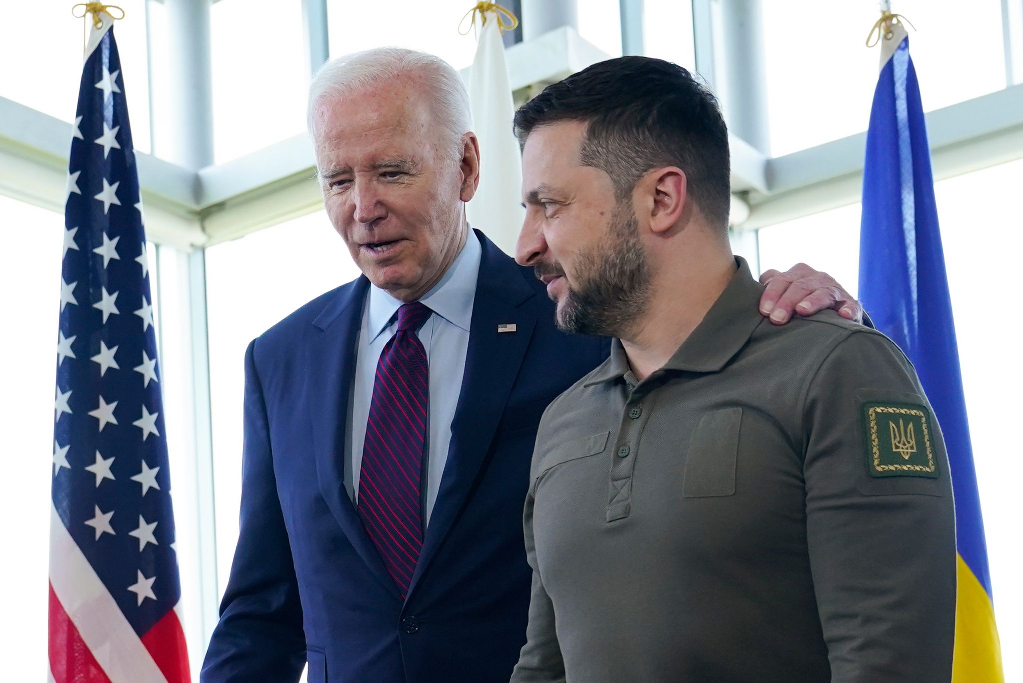 US-Präsident Joe Biden Und Wolodymyr Selenskyj, Präsident Der Ukraine, Unterhalten Sich Während Des G7-Gipfels Im Mai.