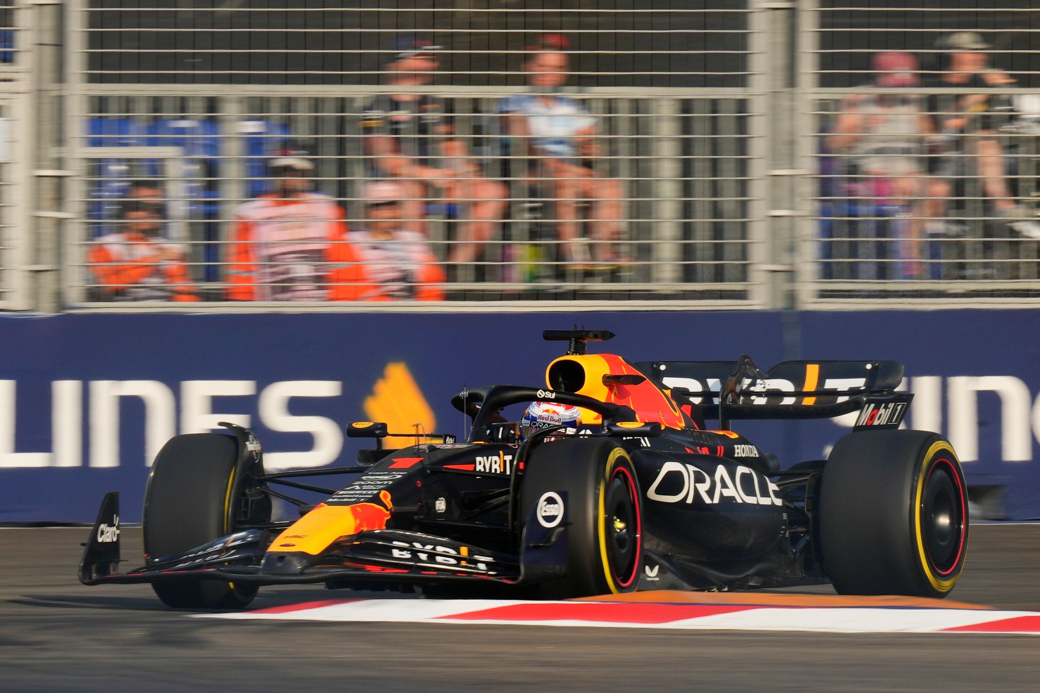 Kommt In Singapur Noch Nicht In Fahrt: Max Verstappen.