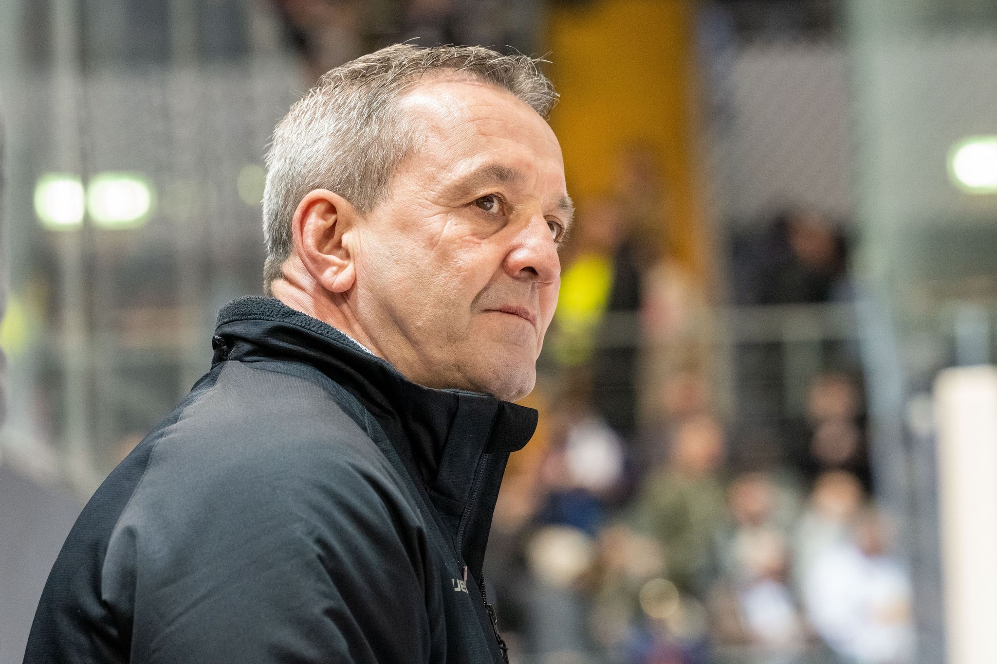 Der Coach Freute Sich über Einen Derby-Sieg Mit Den Pinguins Gegen Wolfsburg.