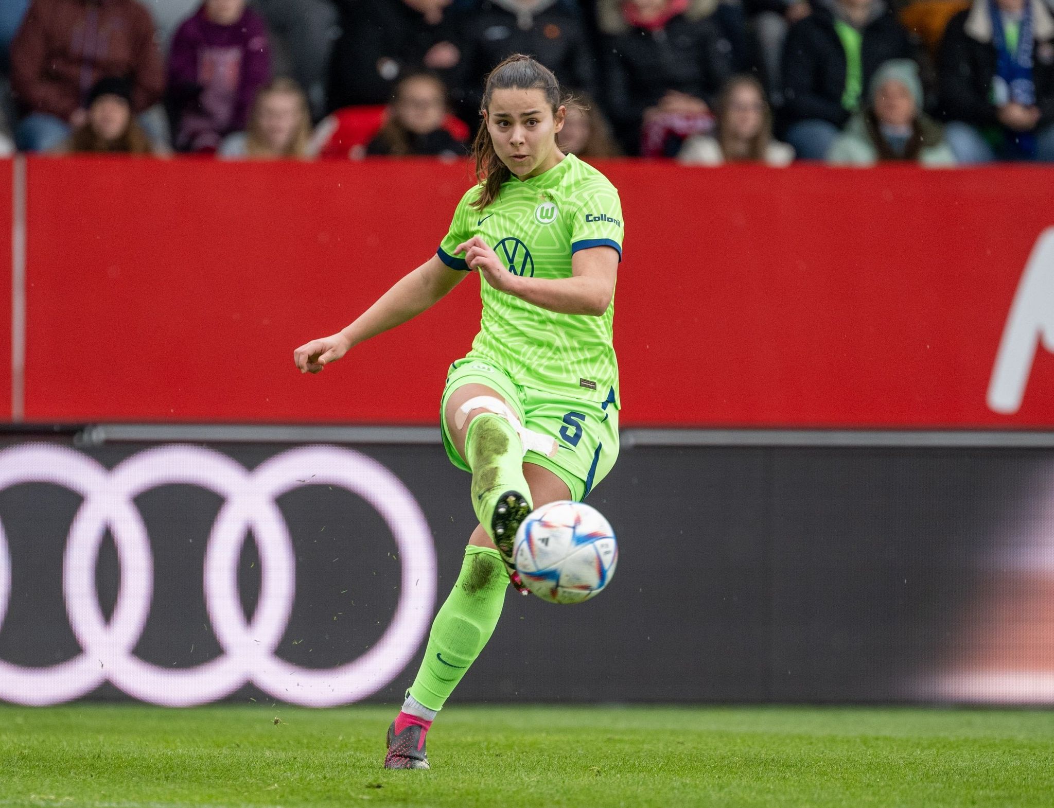 Der VfL Wolfsburg Hat Sich  Einen Zwei-Punkte-Vorsprung Gegenüber Dem FC Bayern Verschafft.