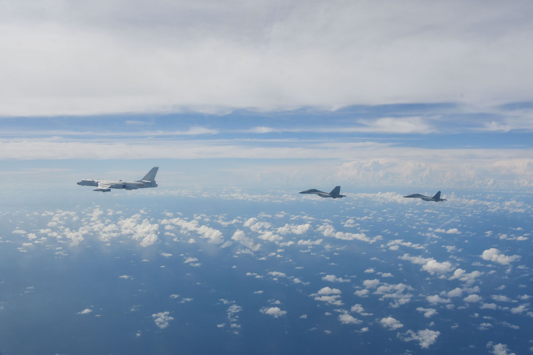 Kampfflugzeuge Der Chinesischen Volksbefreiungsarmee (PLA) Während Gemeinsamer Kampfübungen Um Die Insel Taiwan.