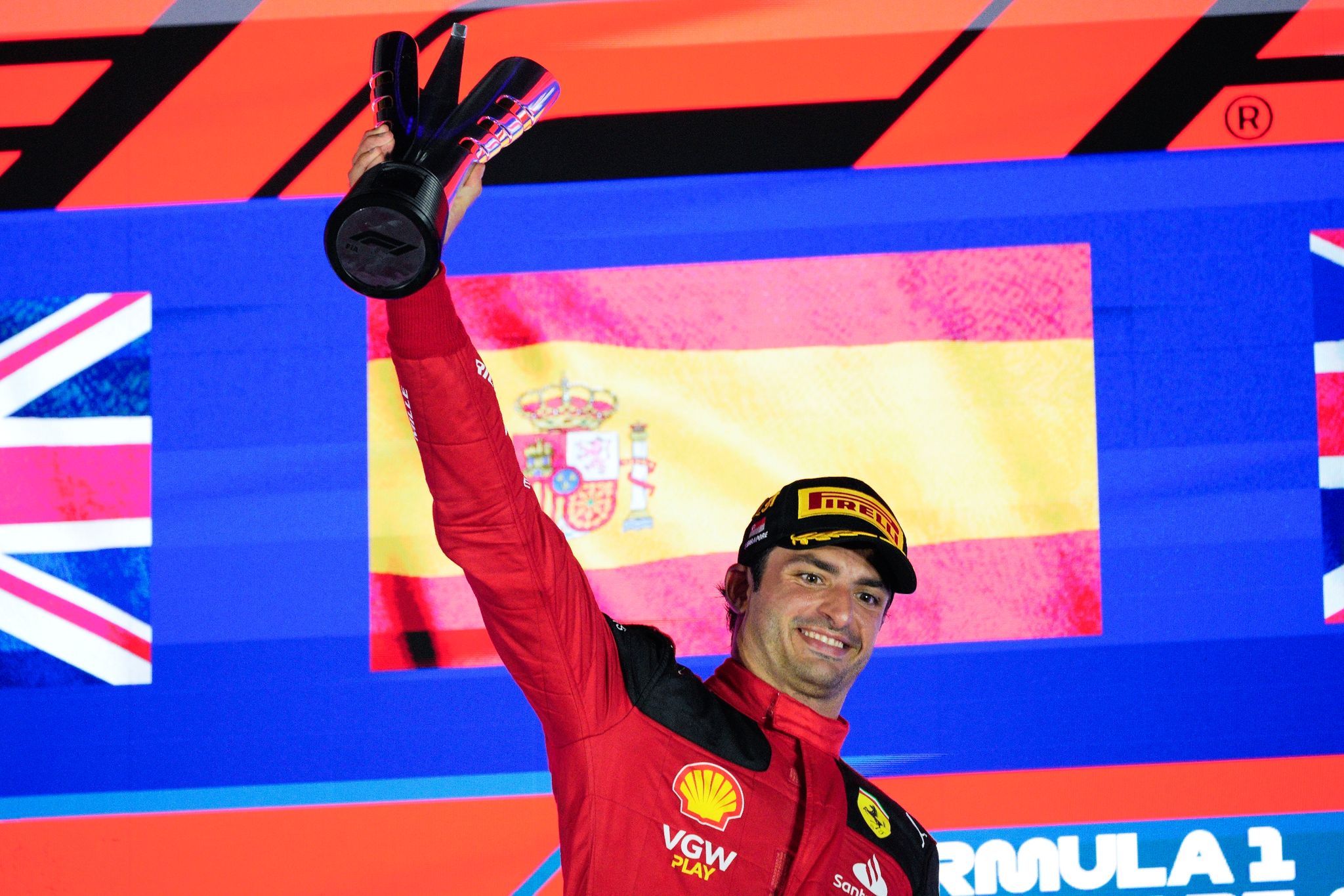 Ferrari-Pilot Carlos Sainz Hat Den Großen Preis Von Singapur Gewonnen.