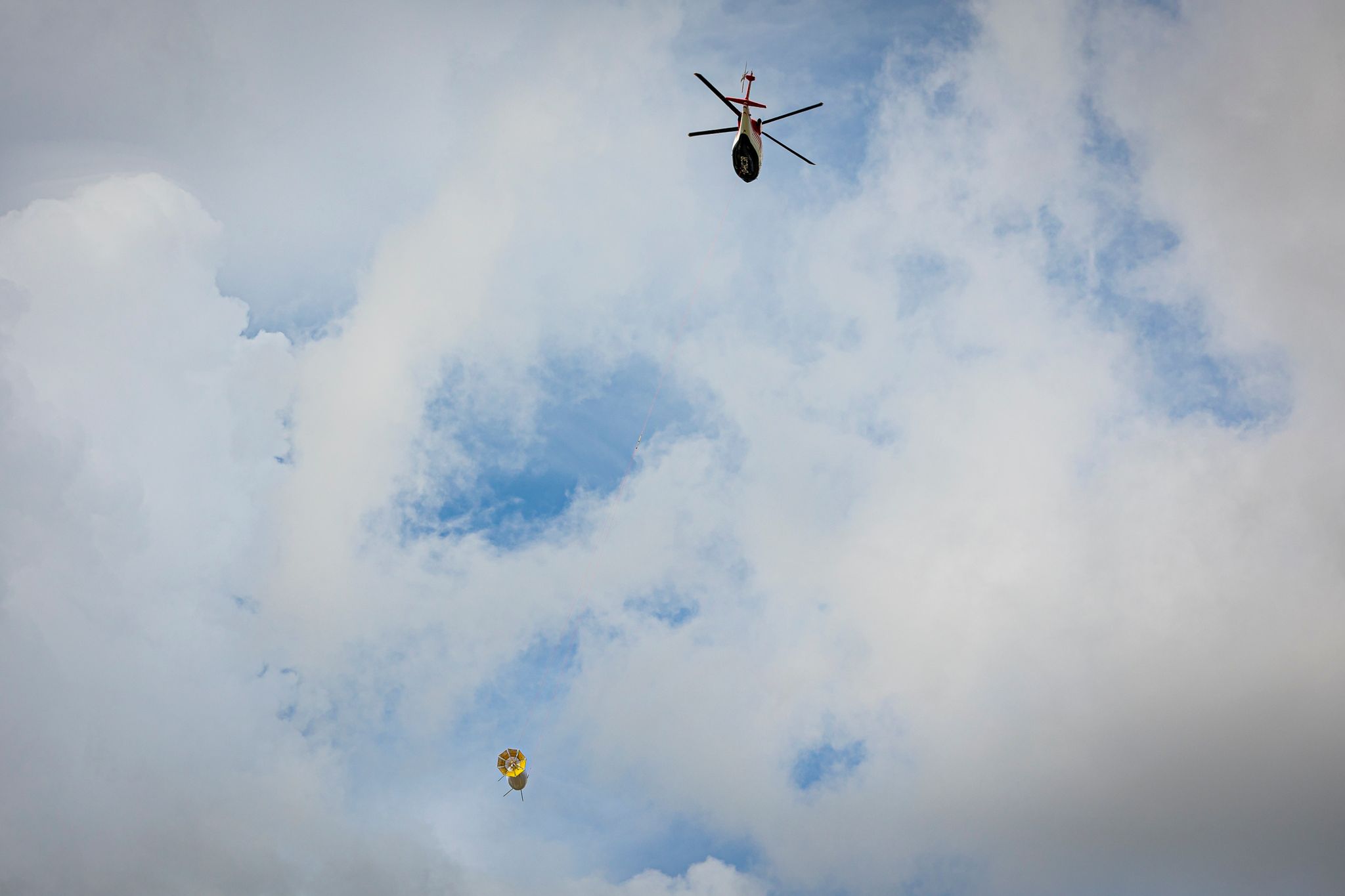 Ein Hubschrauber Startet Vom Flugplatz Hildesheim Aus Mit Einer Sonde (unten).