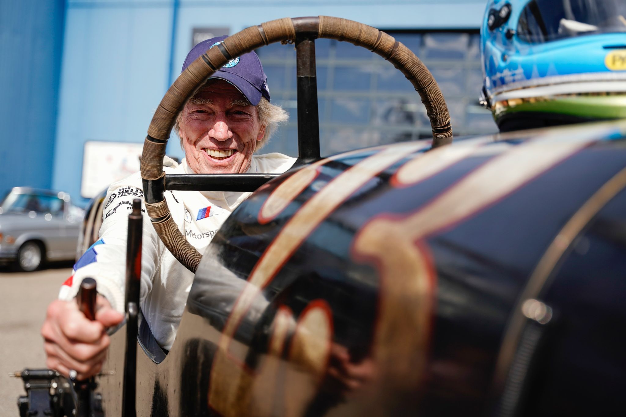 Der Ehemalige Rennfahrer Leopold Prinz Von Bayern Sitzt Gern Am Steuer.