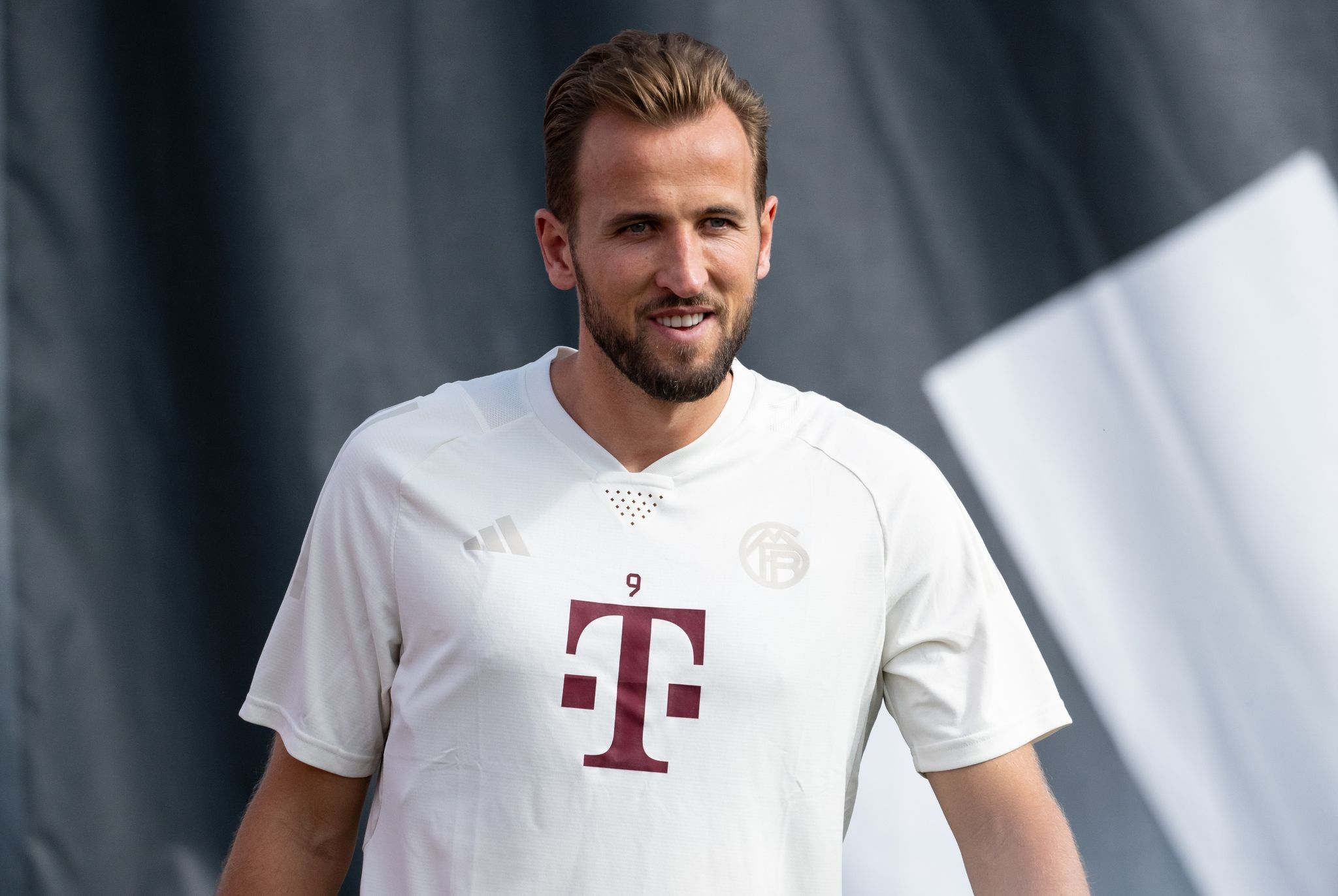 Starstürmer Harry Kane War Für Eine Ablöse Von Rund 100 Millionen Euro Nach München Gewechselt.