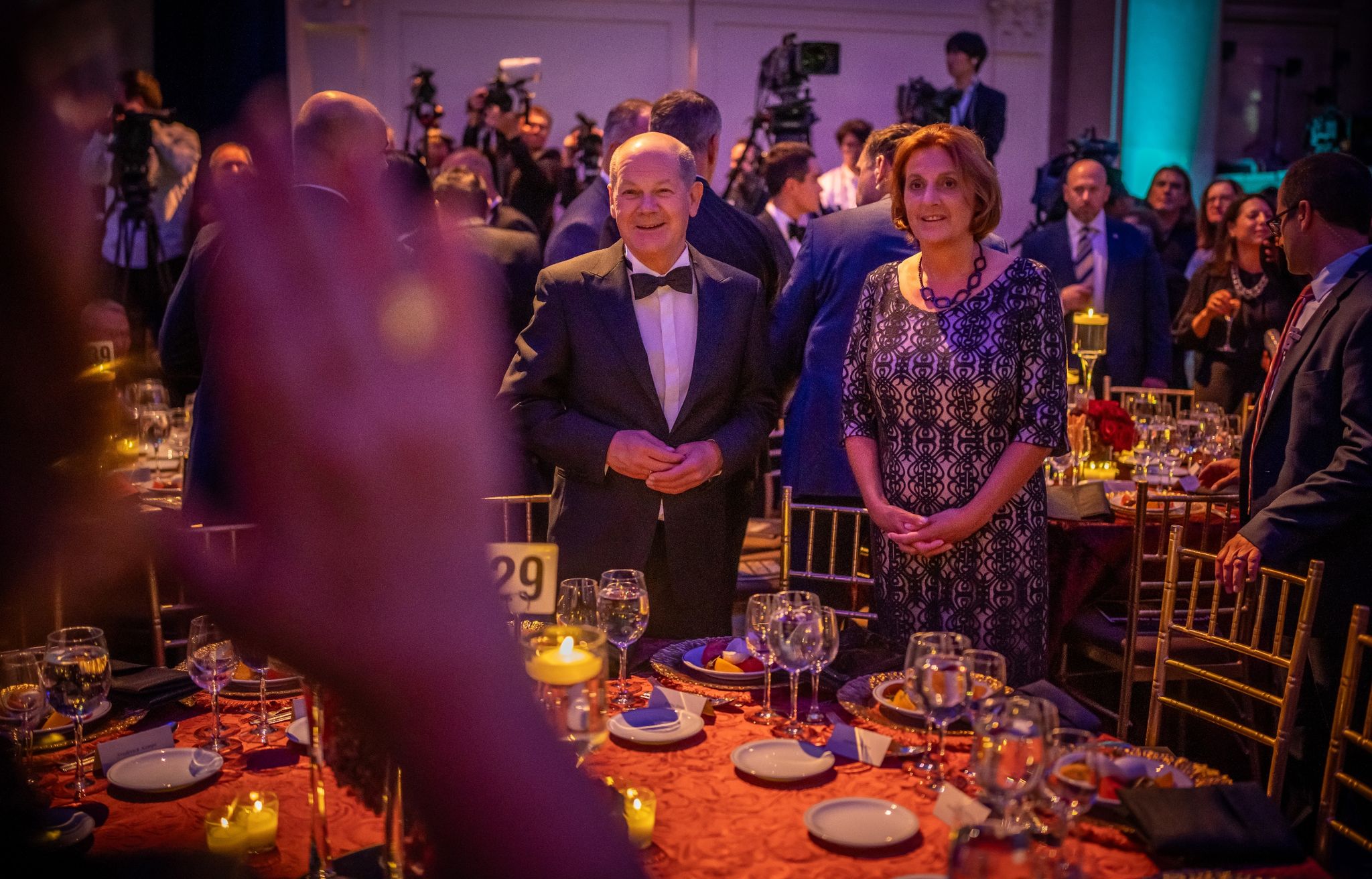 Bundeskanzler Olaf Scholz (SPD) Steht Bei Der Verleihung Des Global Citizen Award In New York Neben Seiner Frau Britta Ernst.
