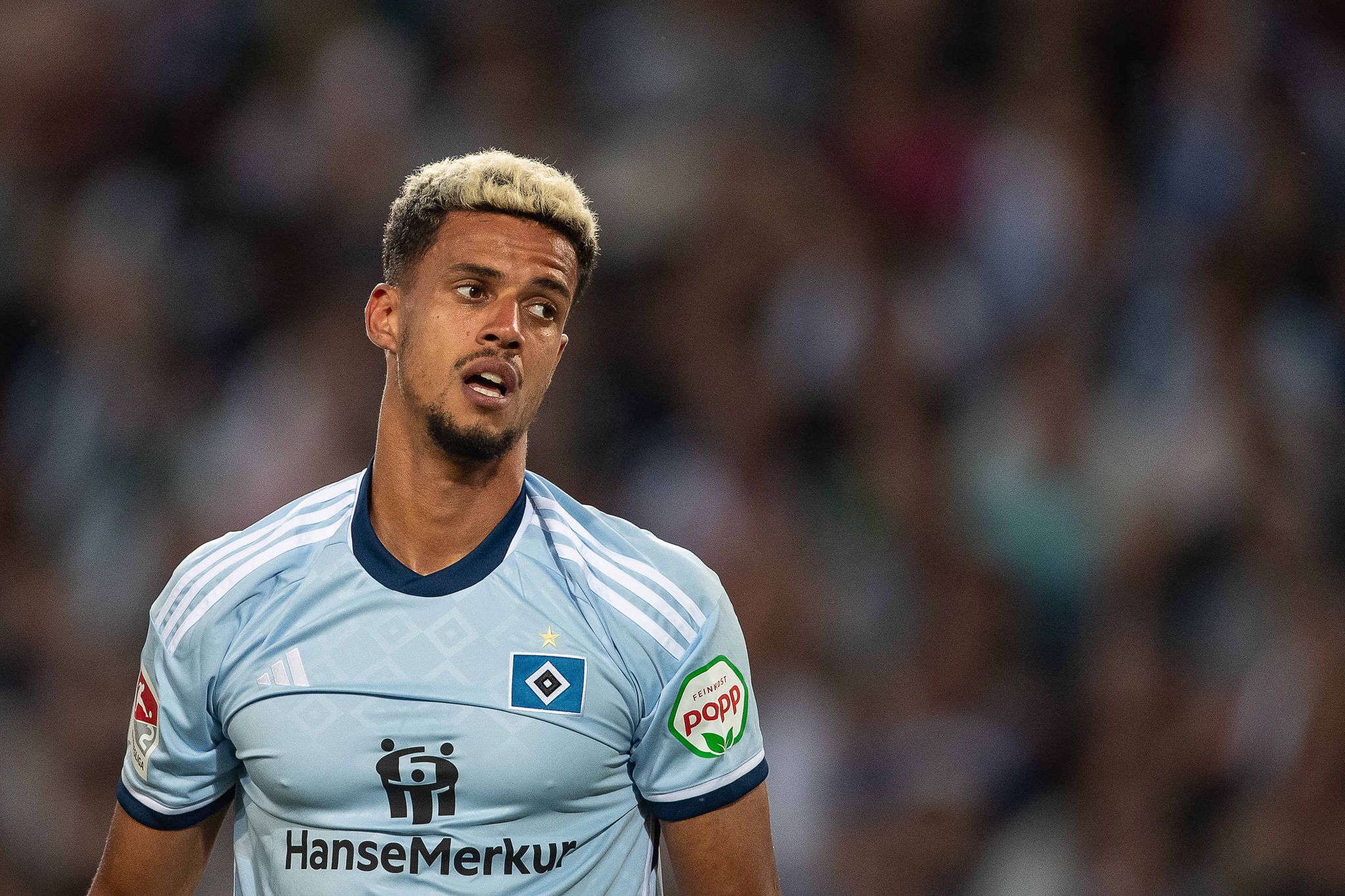 Hamburgs Robert Glatzel Steht Auf Dem Feld. Der HSV Spielt Am Freitag Beim VfL Osnabrück.