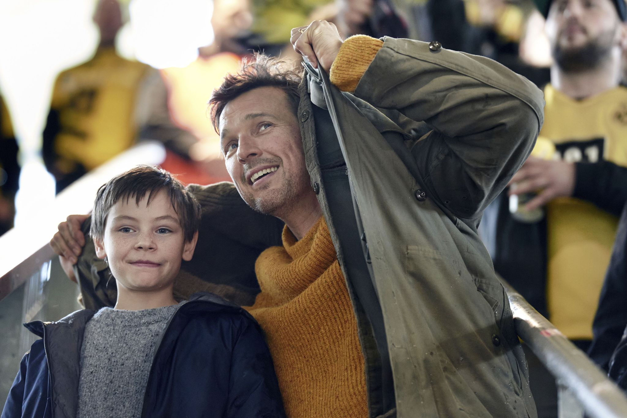 Florian David Fitz (r) Als Mirco Und Cecilio Andresen Als Jason Im Film «Wochenendrebellen».