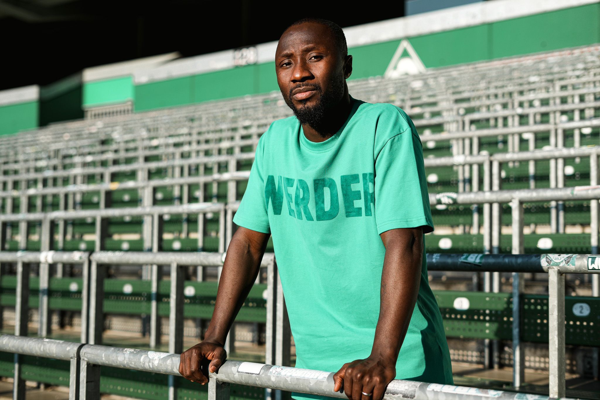 Naby Kita Steht Im Weserstadion.