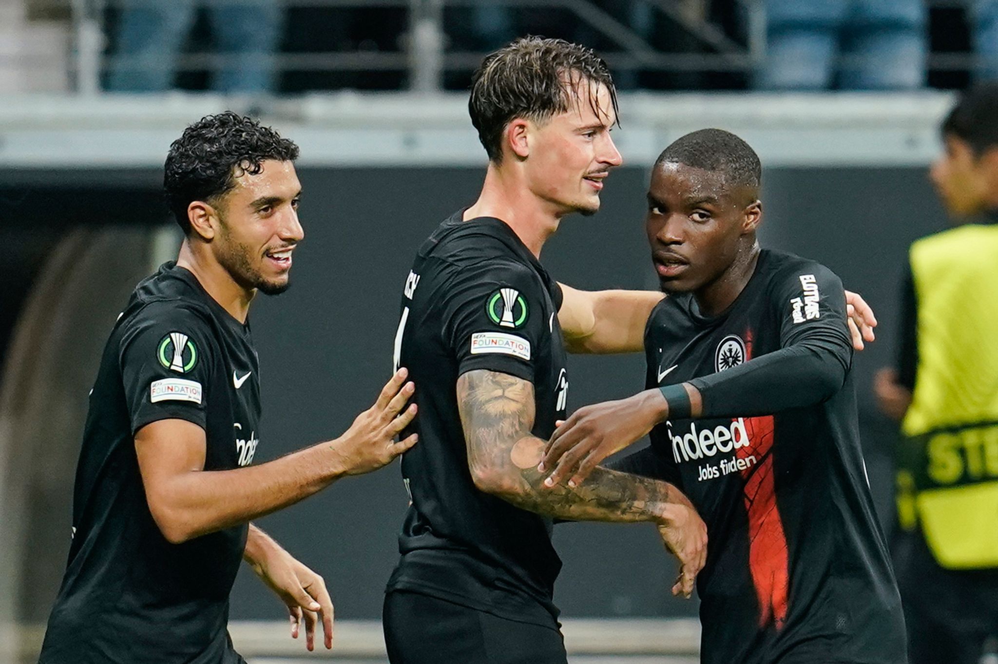 Die Frankfurter Eintracht Hat Den FC Aberdeen 2:1 Geschlagen.