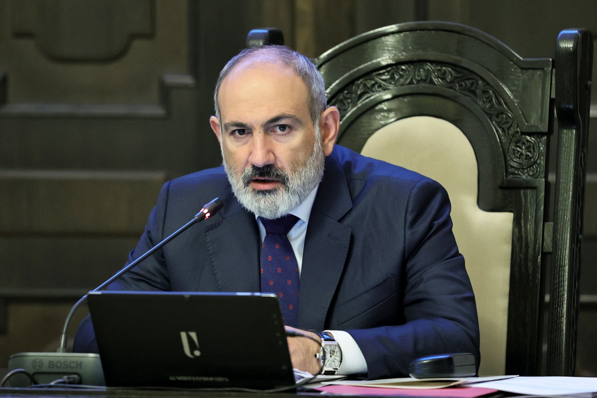 Der Armenische Premierminister Nikol Paschinjan Leitet Eine Kabinettssitzung.