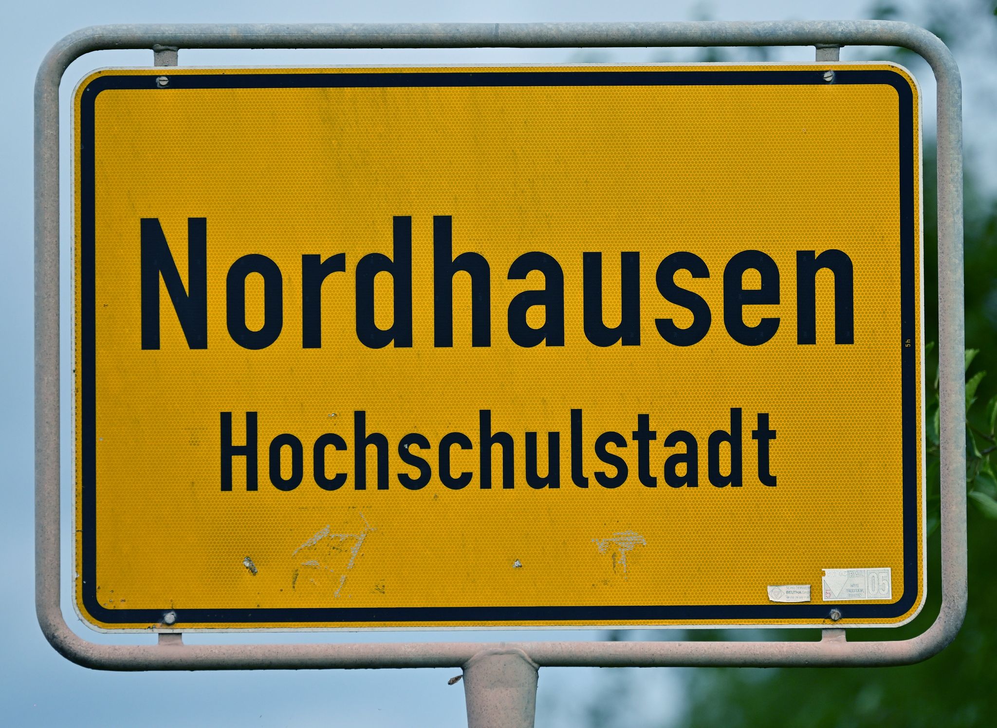 Bei Der Stichwahl In Nordhausen Können Sich Die Wählerinnen Und Wähler Zwischen AfD-Kandidat Jörg Prophet Und Dem Parteilosen Amtsinhaber Kai Buchmann Entscheiden.