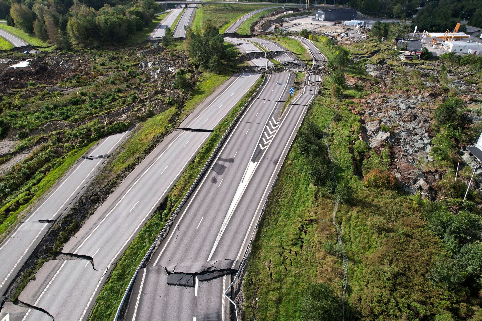 Nach Einem Erdrutsch Ist Die Europastraße E6 Beschädigt.