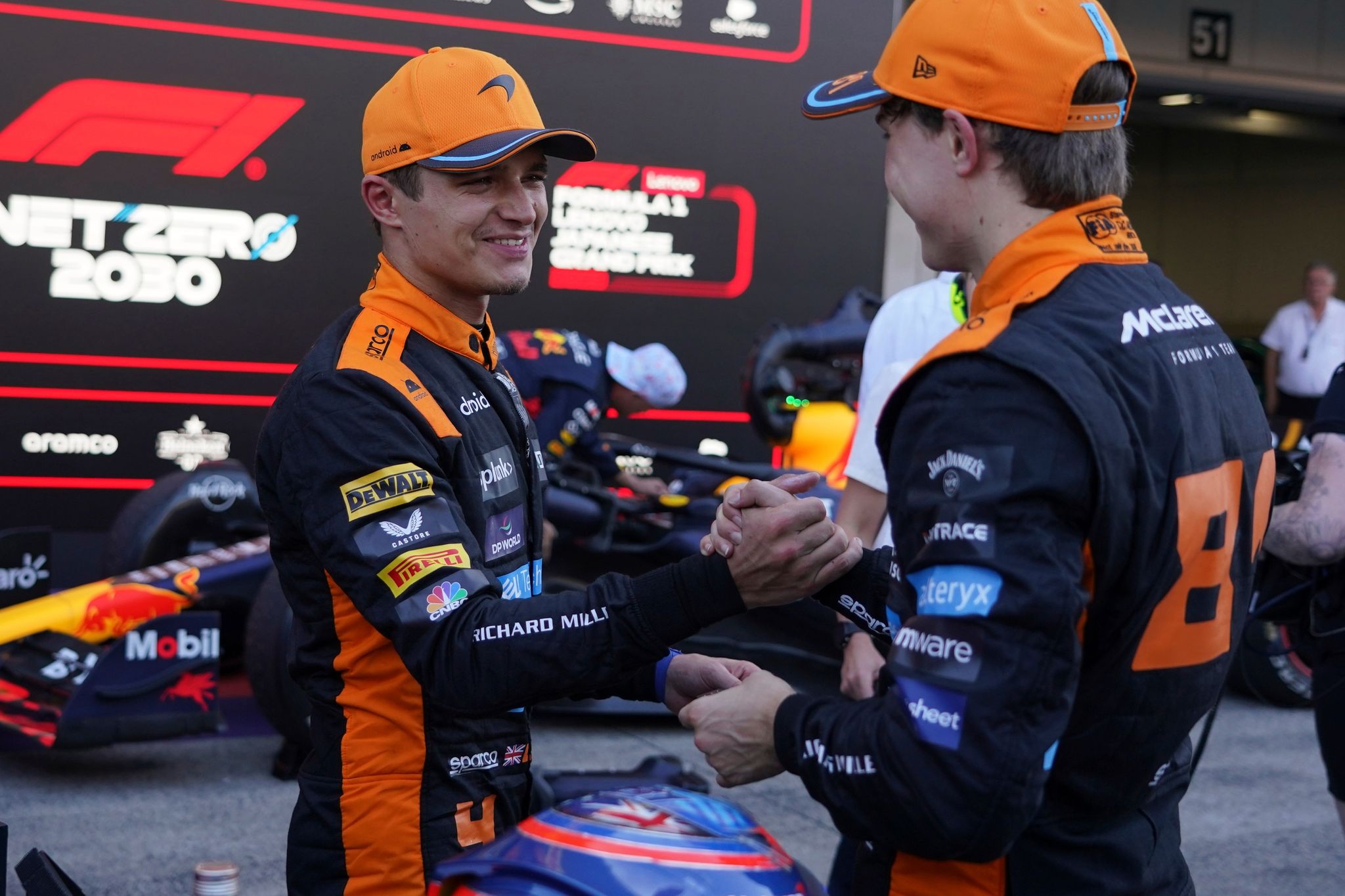 Die McLaren-Piloten Lando Norris (l) Und Oscar Piastri Belegten In Suzuka Die Plätze Zwei Und Drei.