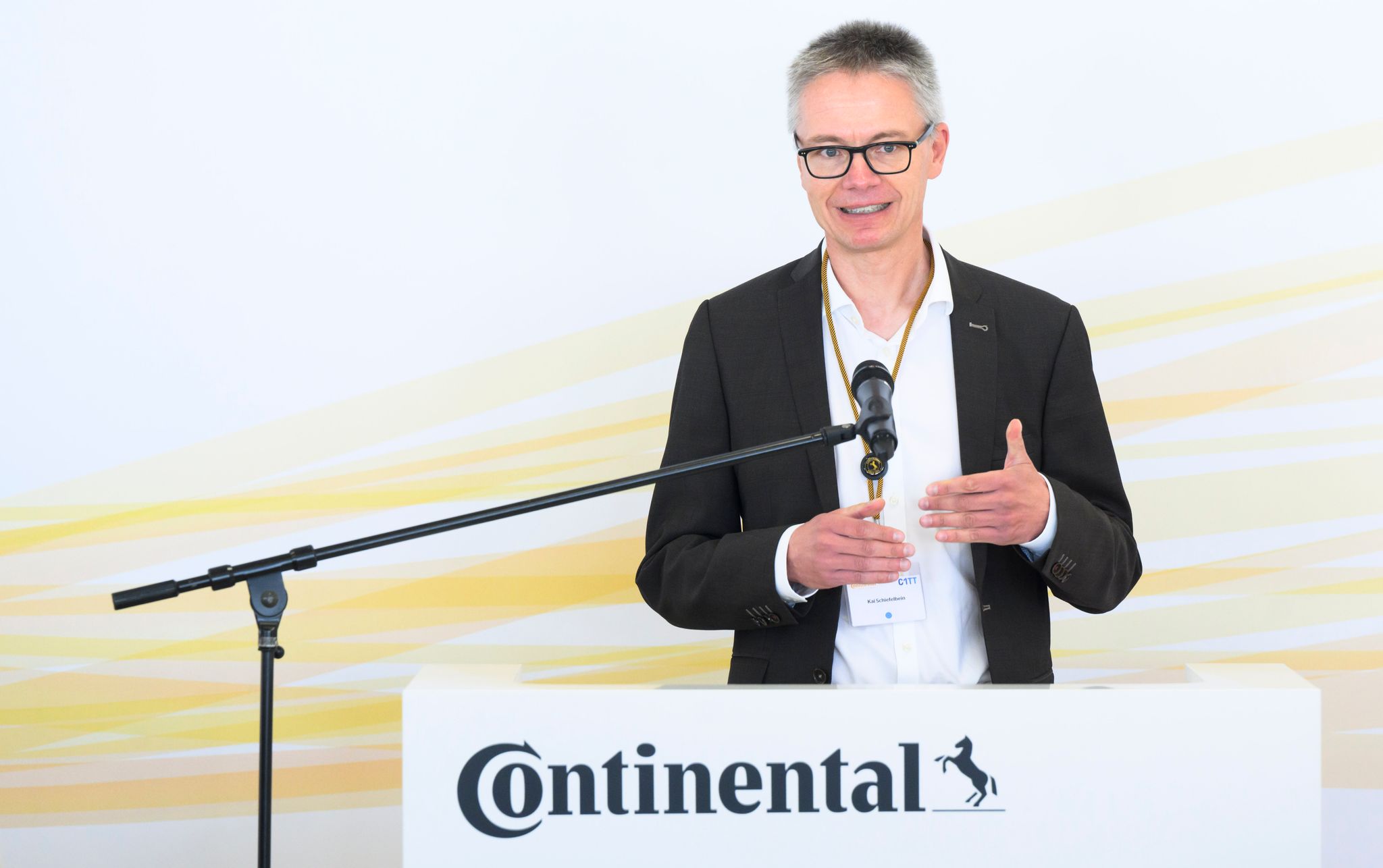 Kai Schiefelbein, Geschäftsführer Stiebel Eltron, Spricht Bei Der Eröffnung Des Bildungsinstituts Continental Institut Für Technologie Und Transformation (CITT) Im Continental-Werk Gifhorn.