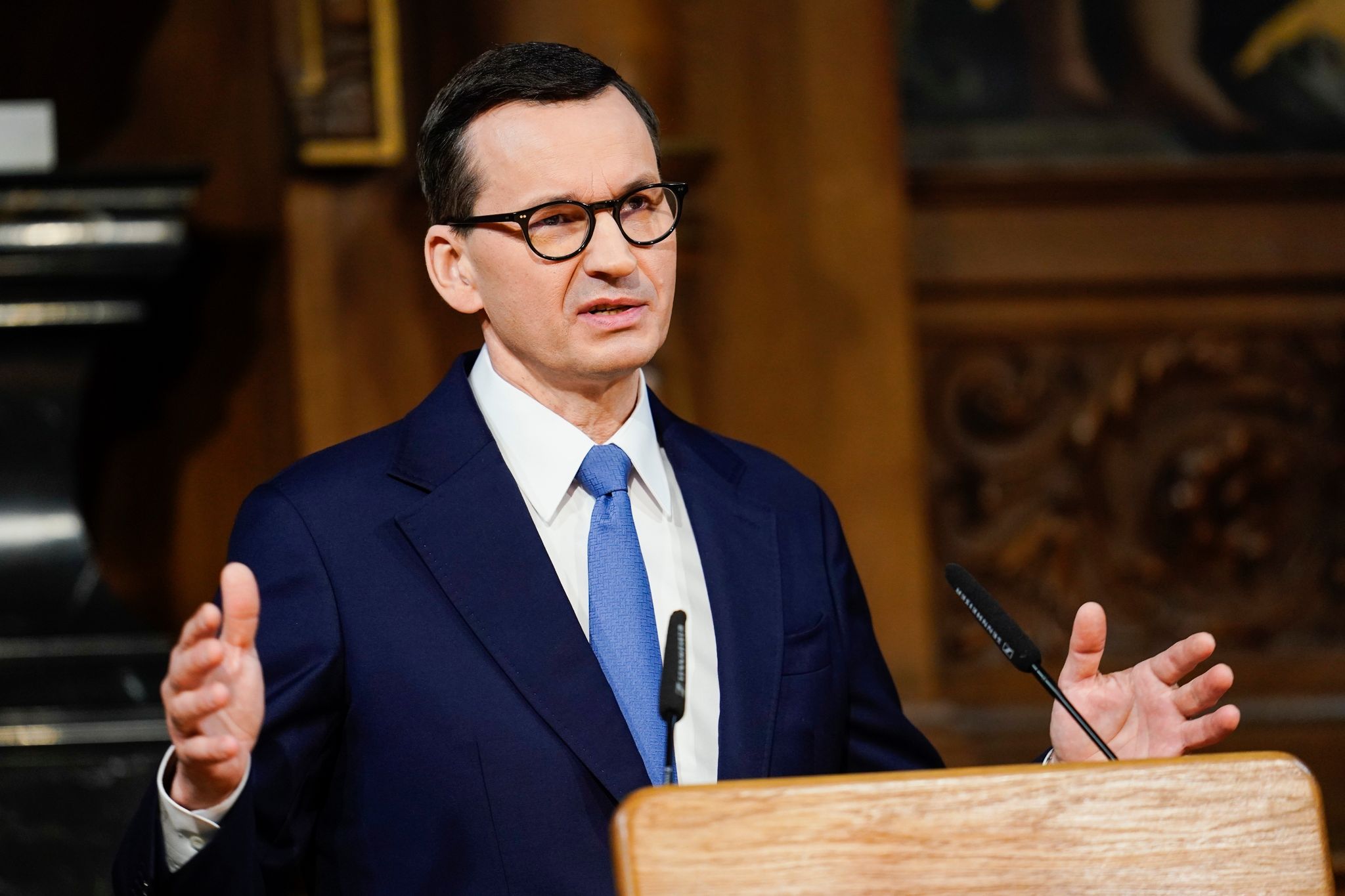Polens Ministerpräsident Mateusz Morawiecki Hat Eigenen Angaben Zufolge Kontrollen Von Kleinbussen, Bussen, Lieferwagen Und Autos An Der Grenze Zur Slowakei Angewiesen.