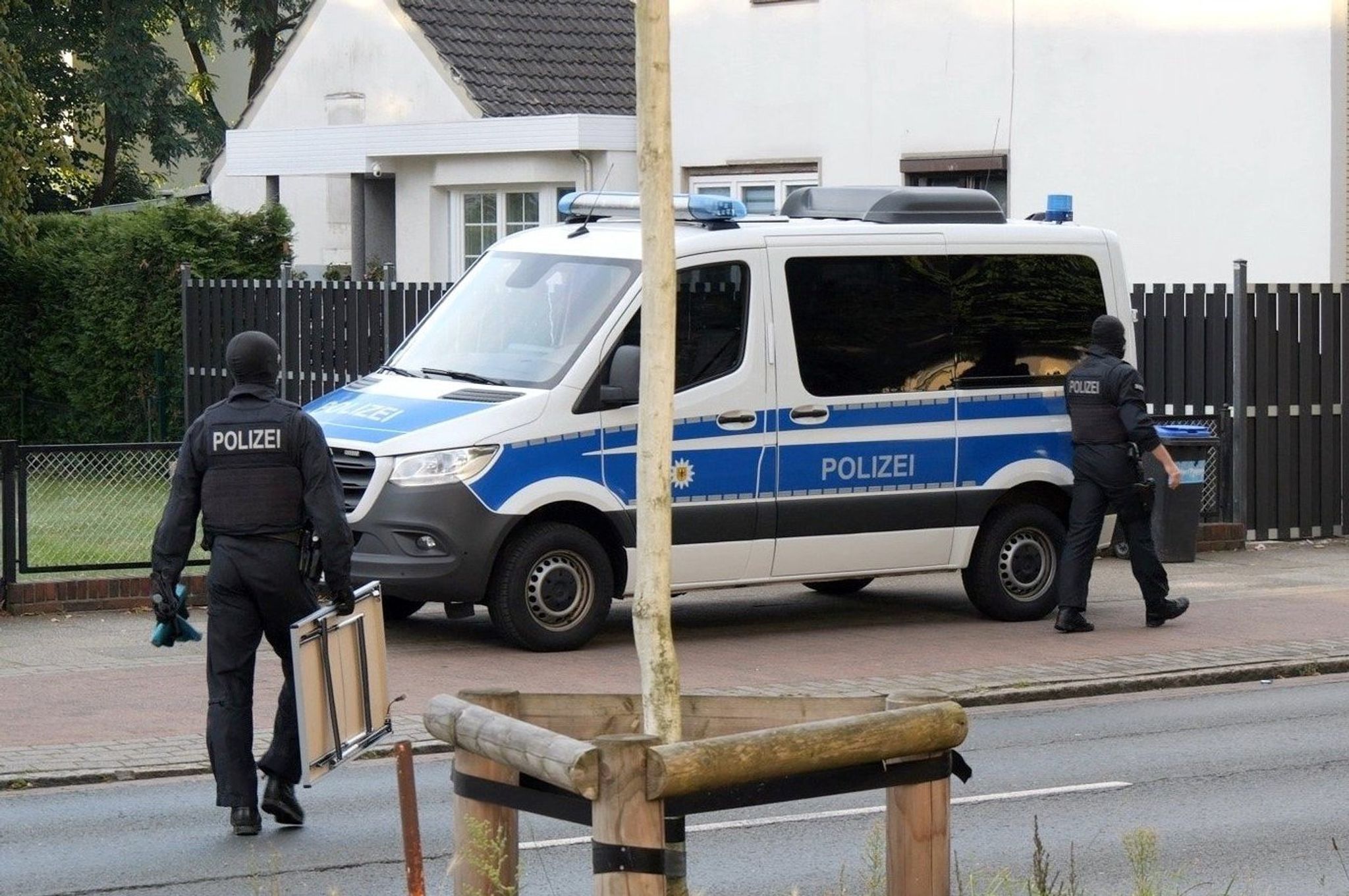 Bei Einer Razzia In Fünf Bundesländern - Hier In Bremen - Hat Die Bundespolizei Mehrere Mutmaßlich Eingeschleuste Syrer Entdeckt.