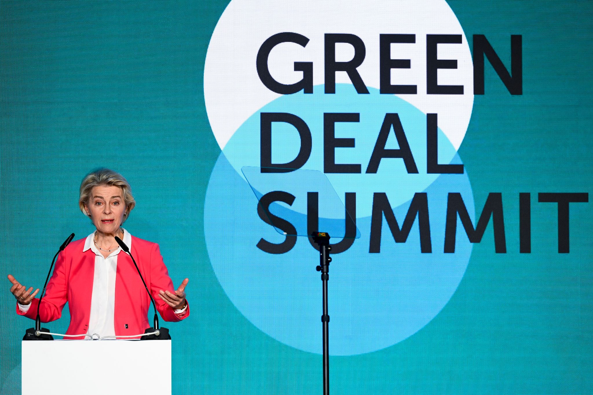 Ursula Von Der Leyen Besucht Derzeit Tschechien.
