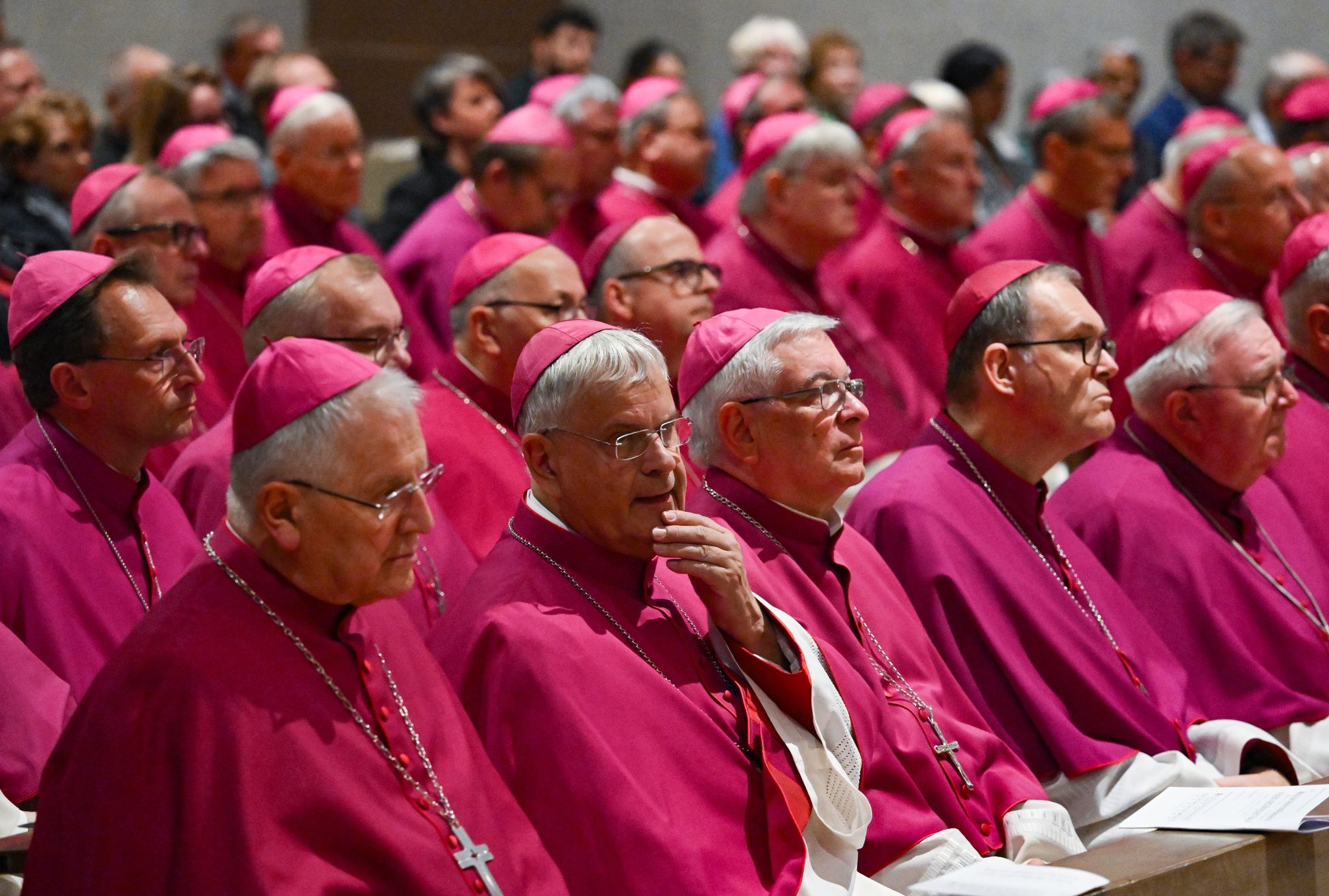 Mitglieder Der Deutschen Bischofskonferenz Nehmen Am Eröffnungsgottesdienst Der Herbstvollversammlung In Der St. Bonifatius-Kirche Teil.