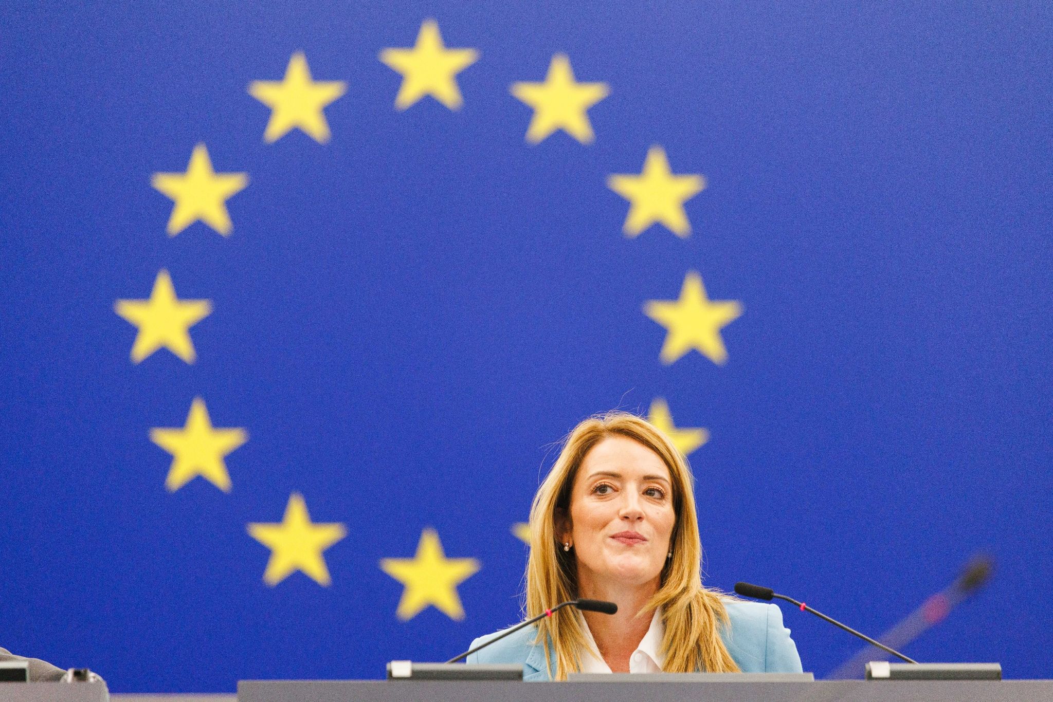 Roberta Metsola Ist Die Präsidentin Des Europäischen Parlaments, Wo Derzeit über Eine Asyl-Reform Gesprochen Wird.