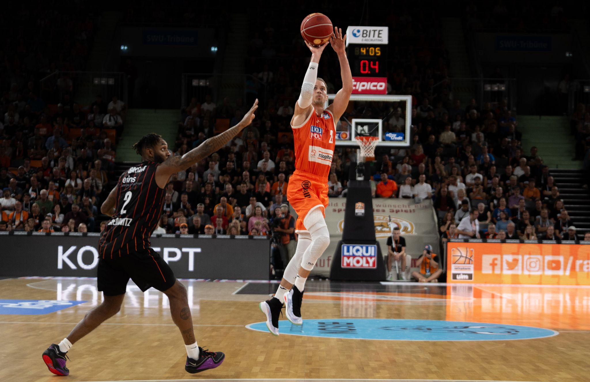 Ratiopharm Ulm Gewinnt Das Eröffnungsspiel Der Neuen BBL-Saison Gegen Die Niners Chemnitz.