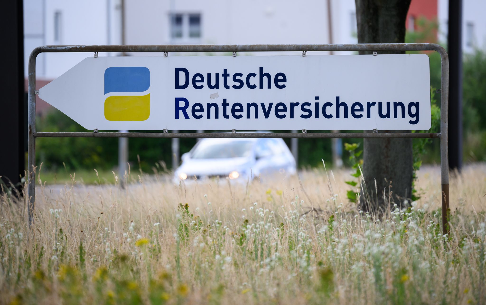 Ebenso Wie Für Deutsche Staatsangehörige Gilt Auch Für Ausländer In Deutschland: Nur Wer Einzahlt, Bekommt Im Alter Leistungen Aus Der Rentenversicherung.