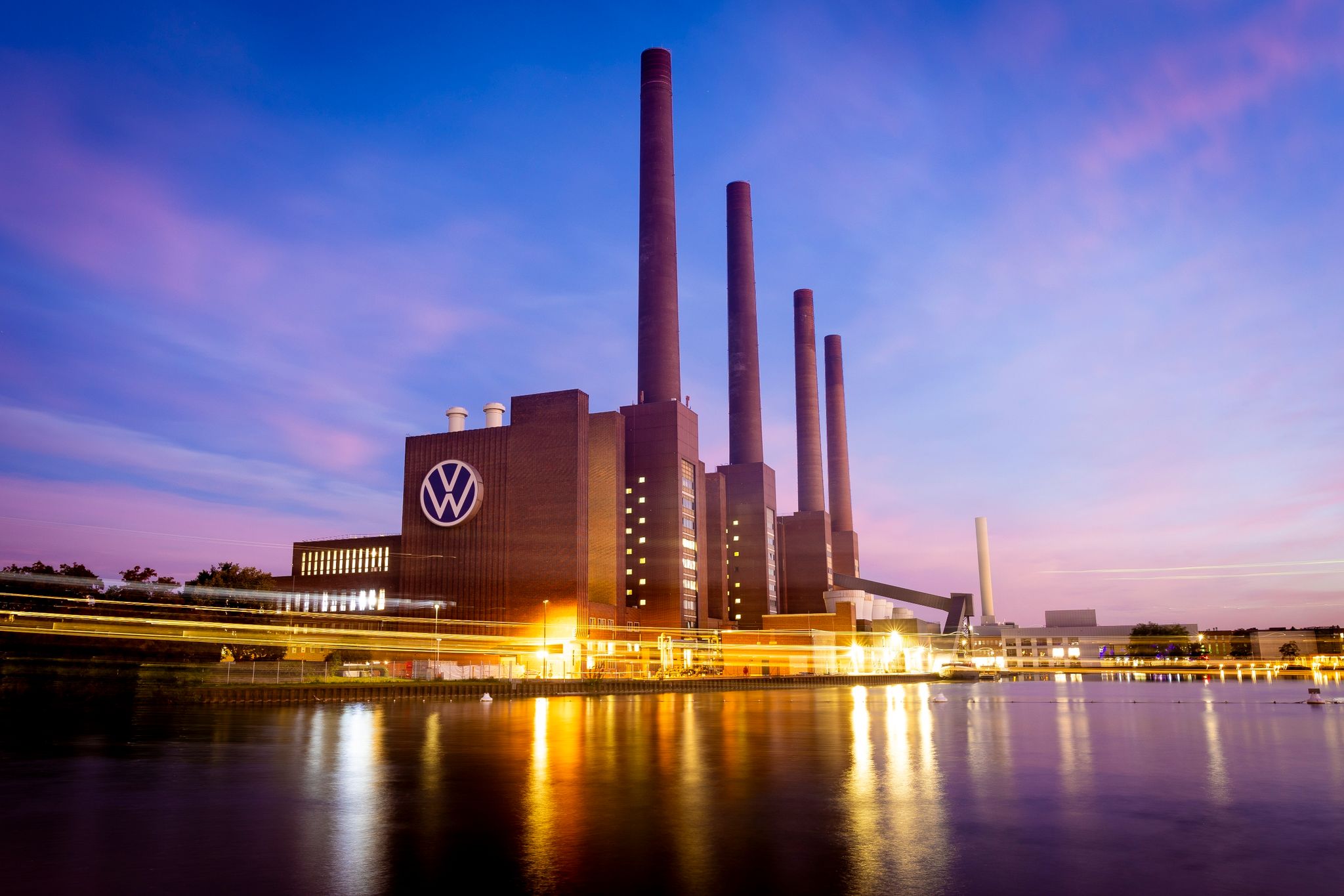 Das VW-Kraftwerk Auf Dem Gelände Vom Volkswagen Stammwerk Am Frühen Morgen.