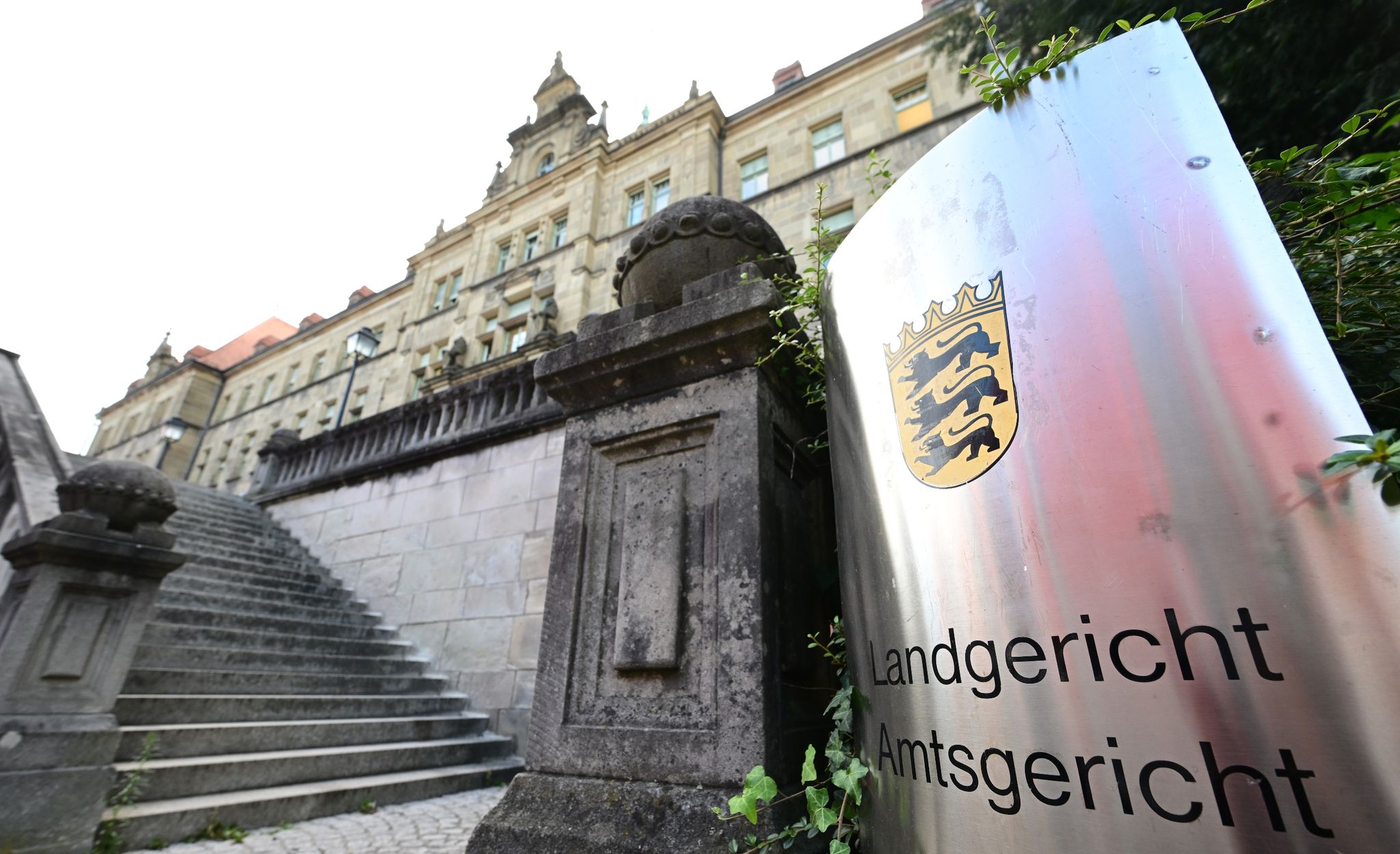Der Eingang Des Landgerichts In Tübingen.