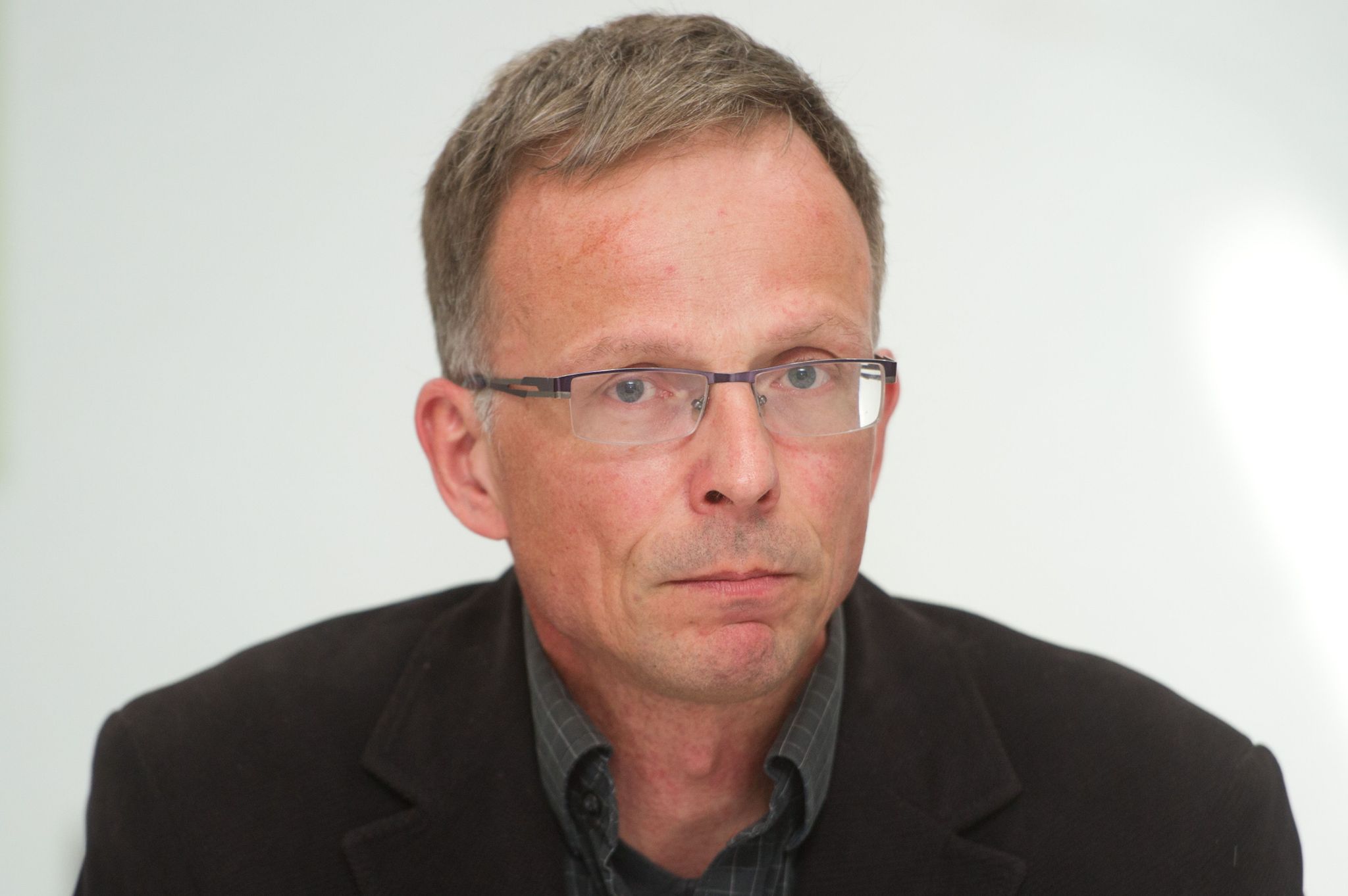 Kai Weber, Geschäftsführer Des Flüchtlingsrat Niedersachsen, Spricht Auf Einer Pressekonferenz.