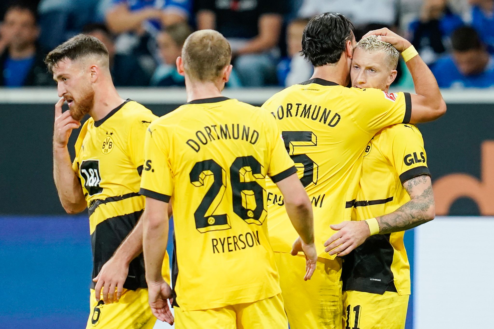 Dortmunds Marco Reus (r) Brachte Den BVB mit Seinem Abpraller Erneut In Front.