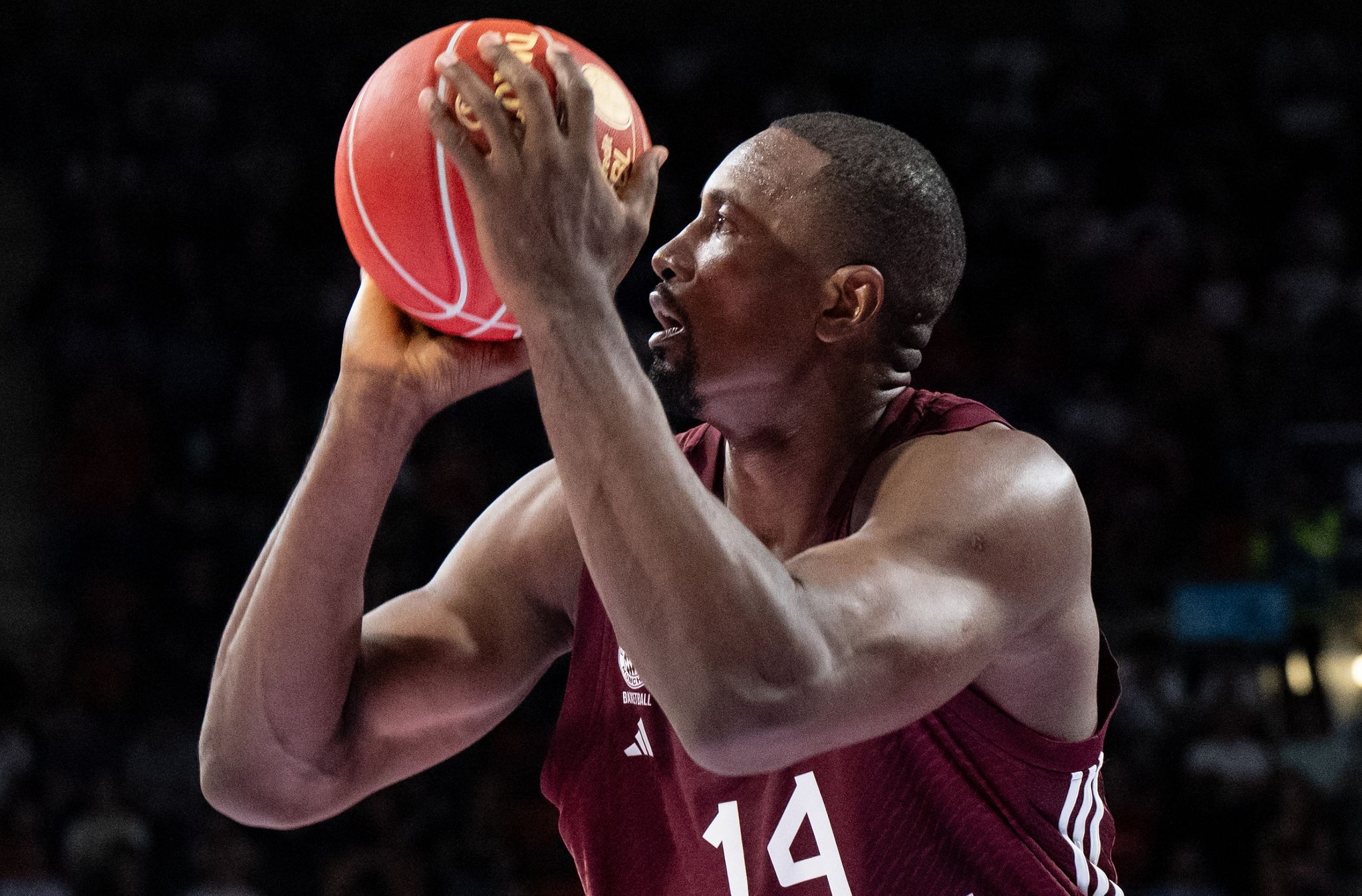 Beim FC Bayern Der Neue Star: Serge Ibaka.