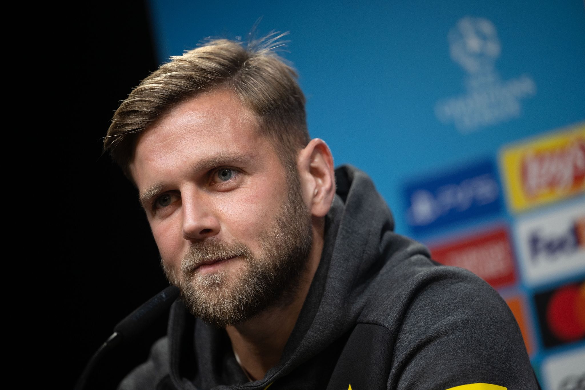 BVB-Stürmer Niclas Füllkrug Stellt Sich Vor Das Team.