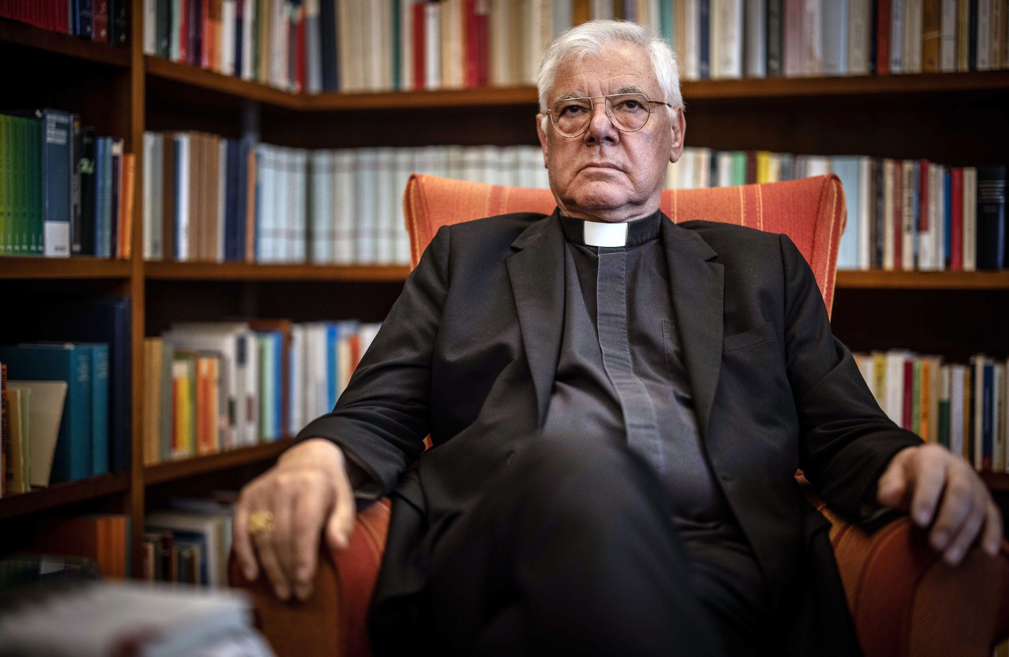 «Letztlich Ist Es So, Dass Der Papst Im Kreis Seiner Freunde Ein Abschlussdokument Nach Eigenem Gusto Rausgibt. Und Das Ist Durchaus Fragwürdig», Sagt Der Deutsche Kardinal Gerhard Ludwig Müller.