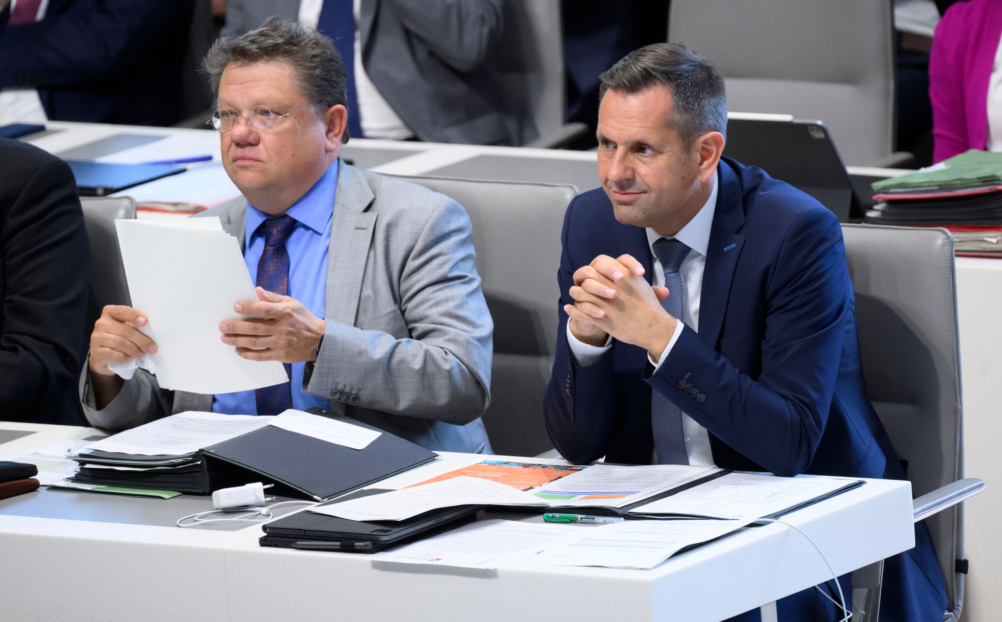 Andreas Philippi (l, SPD), Gesundheitsminister Niedersachsen, Und Olaf Lies (SPD).