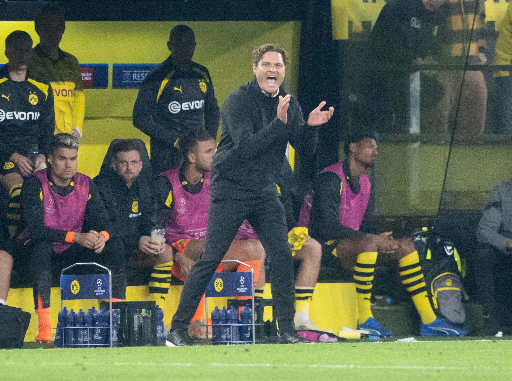 Dortmunds Trainer Edin Terzic Glaubt Weiter An Die Chance Auf Ein Weiterkommen In Der Champions League.