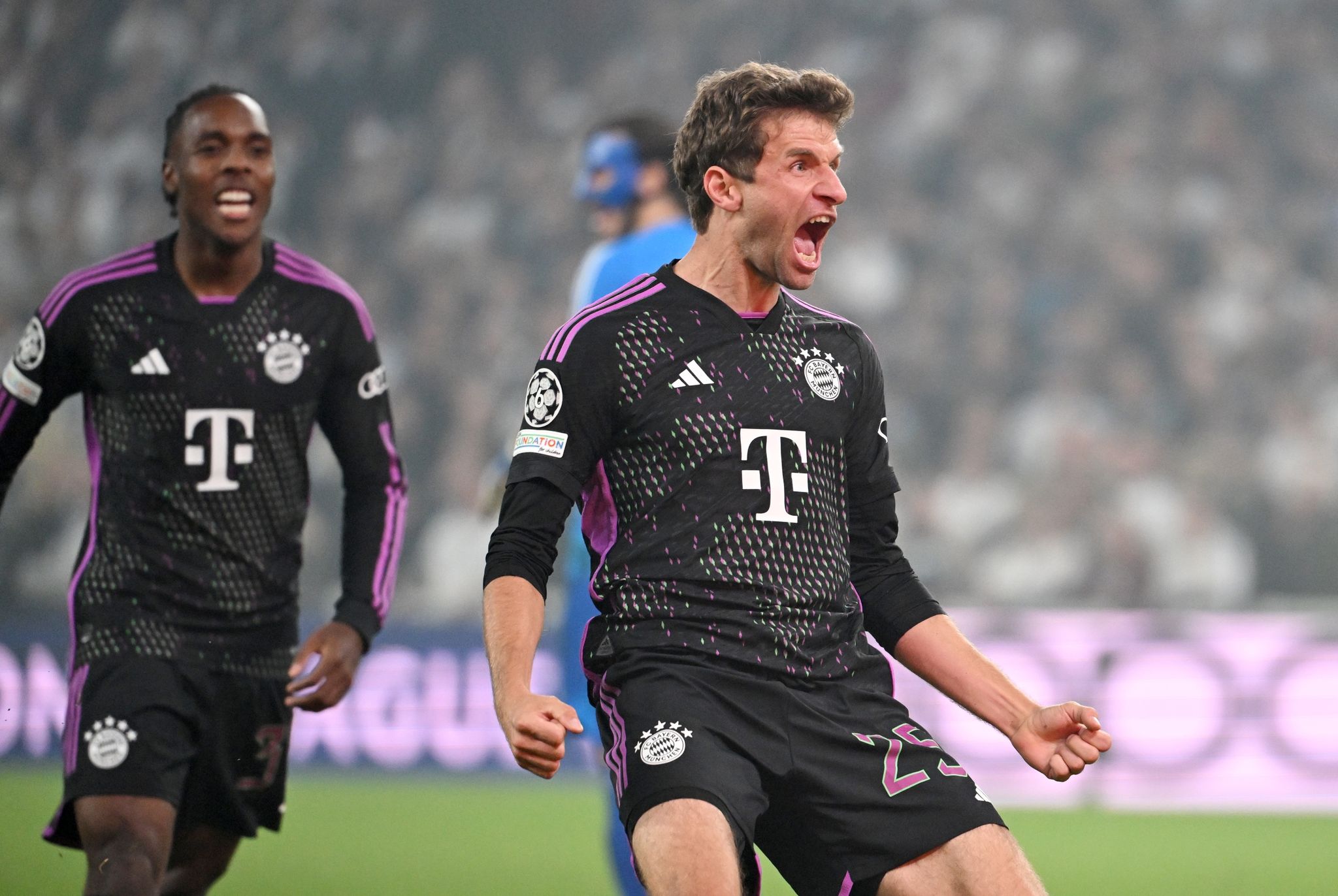 Bayerns Thomas Müller (r) Will Dem Nationalteam «Würze» Geben.